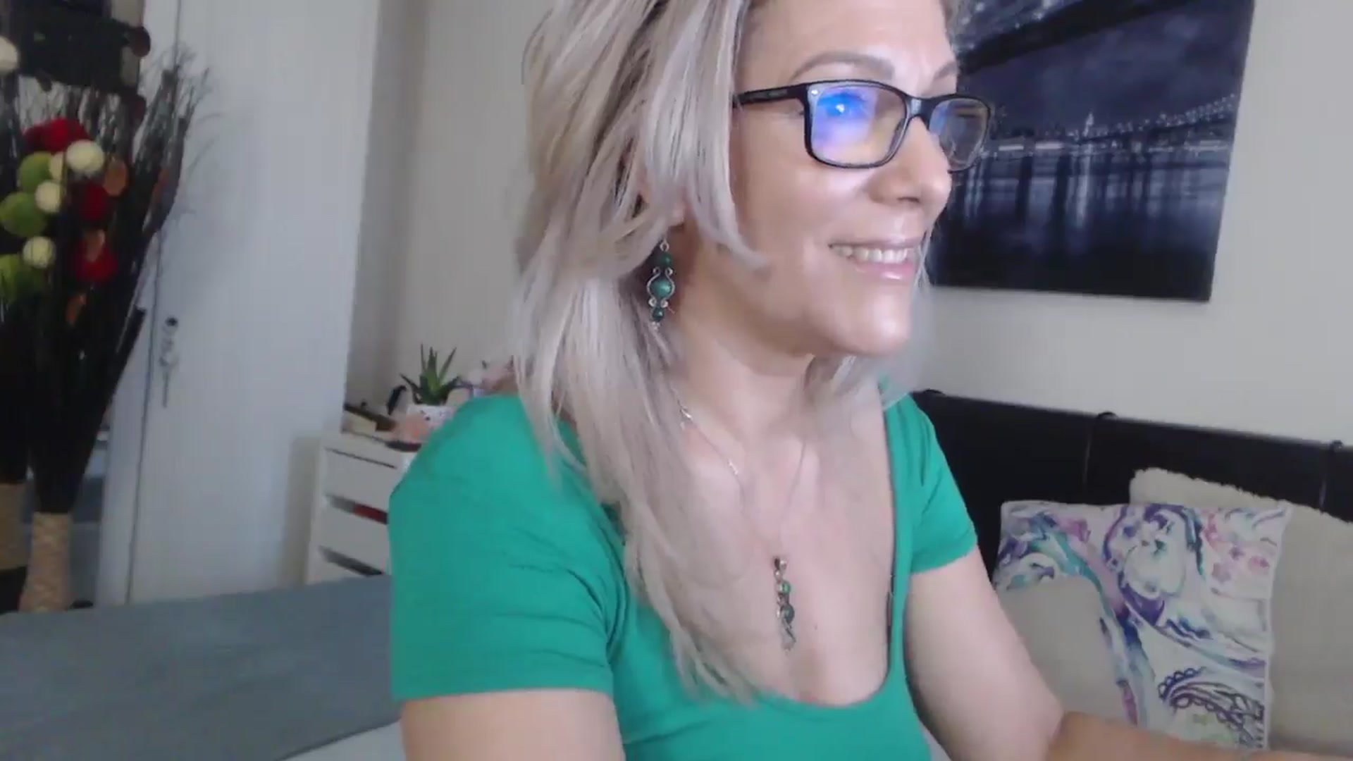 Gallery image thumbnail from Reeya71's myfreecams stream on, 06/03/2025, 06:45 image 14 of 20