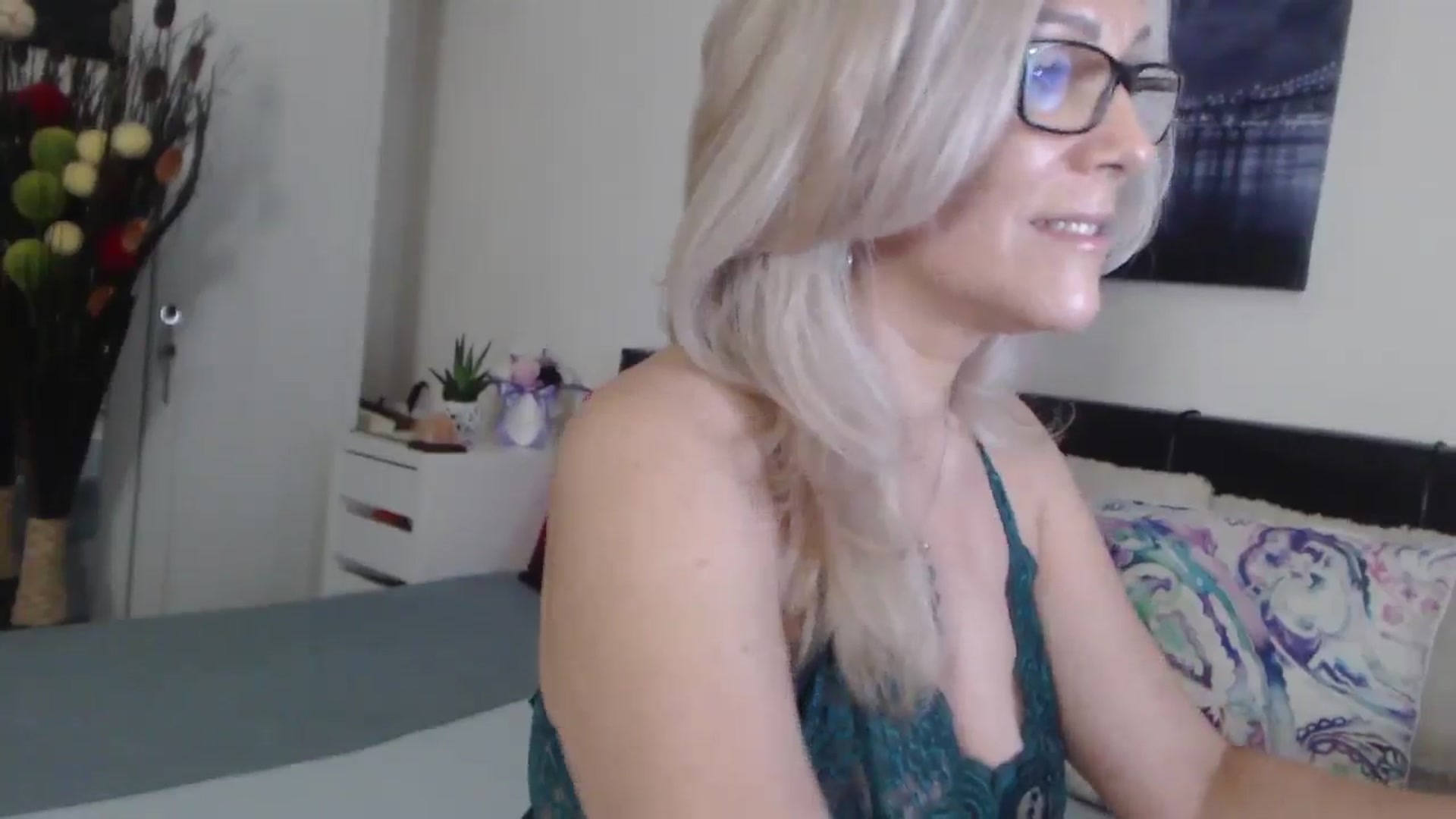 Gallery image thumbnail from Reeya71's myfreecams stream on, 06/05/2025, 01:09 image 2 of 20