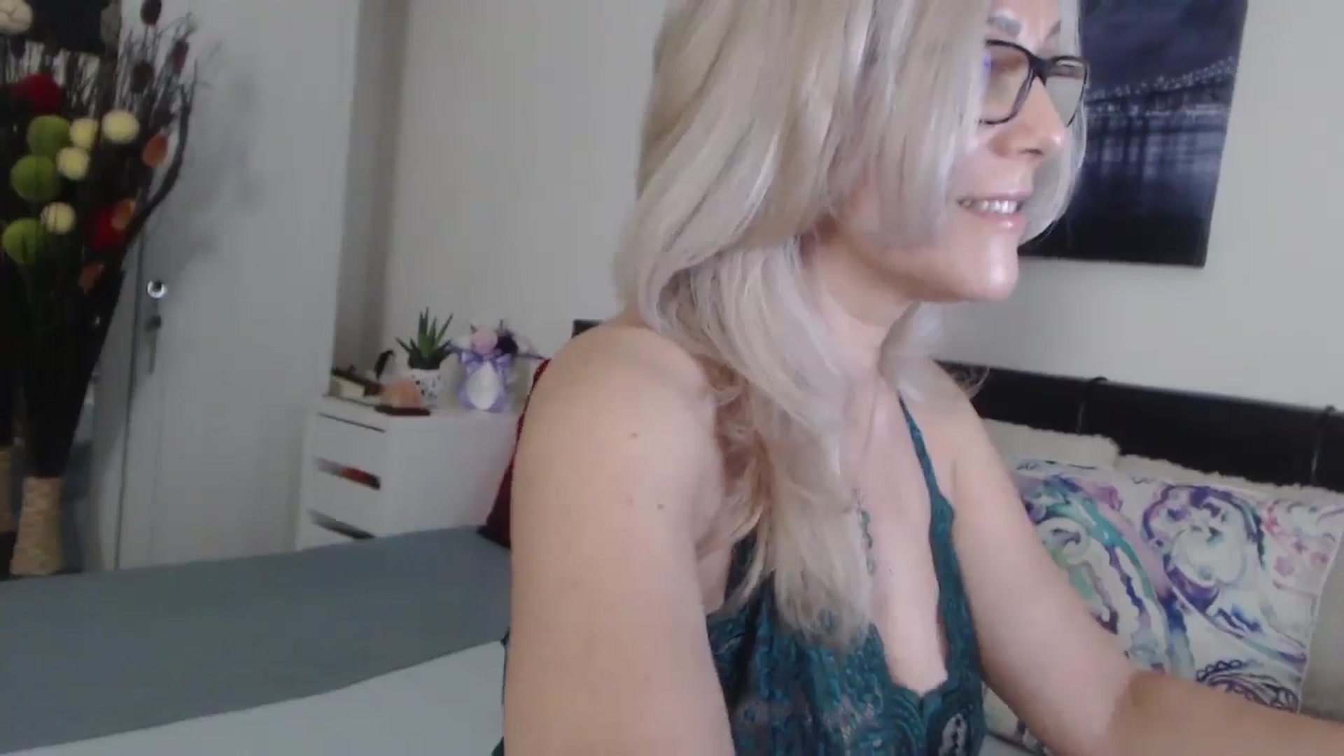 Gallery image thumbnail from Reeya71's myfreecams stream on, 06/05/2025, 01:09 image 3 of 20
