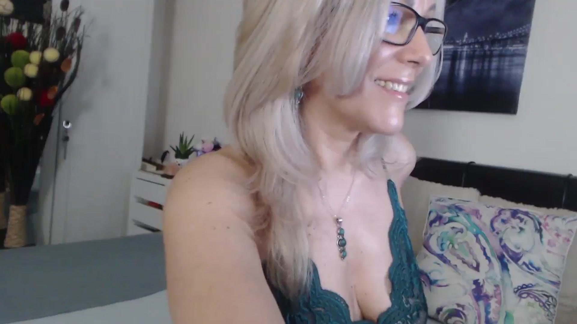 Gallery image thumbnail from Reeya71's myfreecams stream on, 06/05/2025, 01:09 image 11 of 20