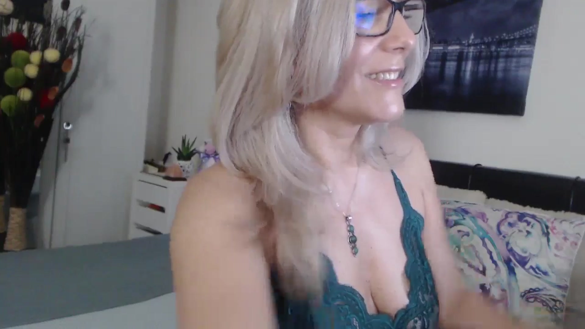 Gallery image thumbnail from Reeya71's myfreecams stream on, 06/05/2025, 01:09 image 9 of 20