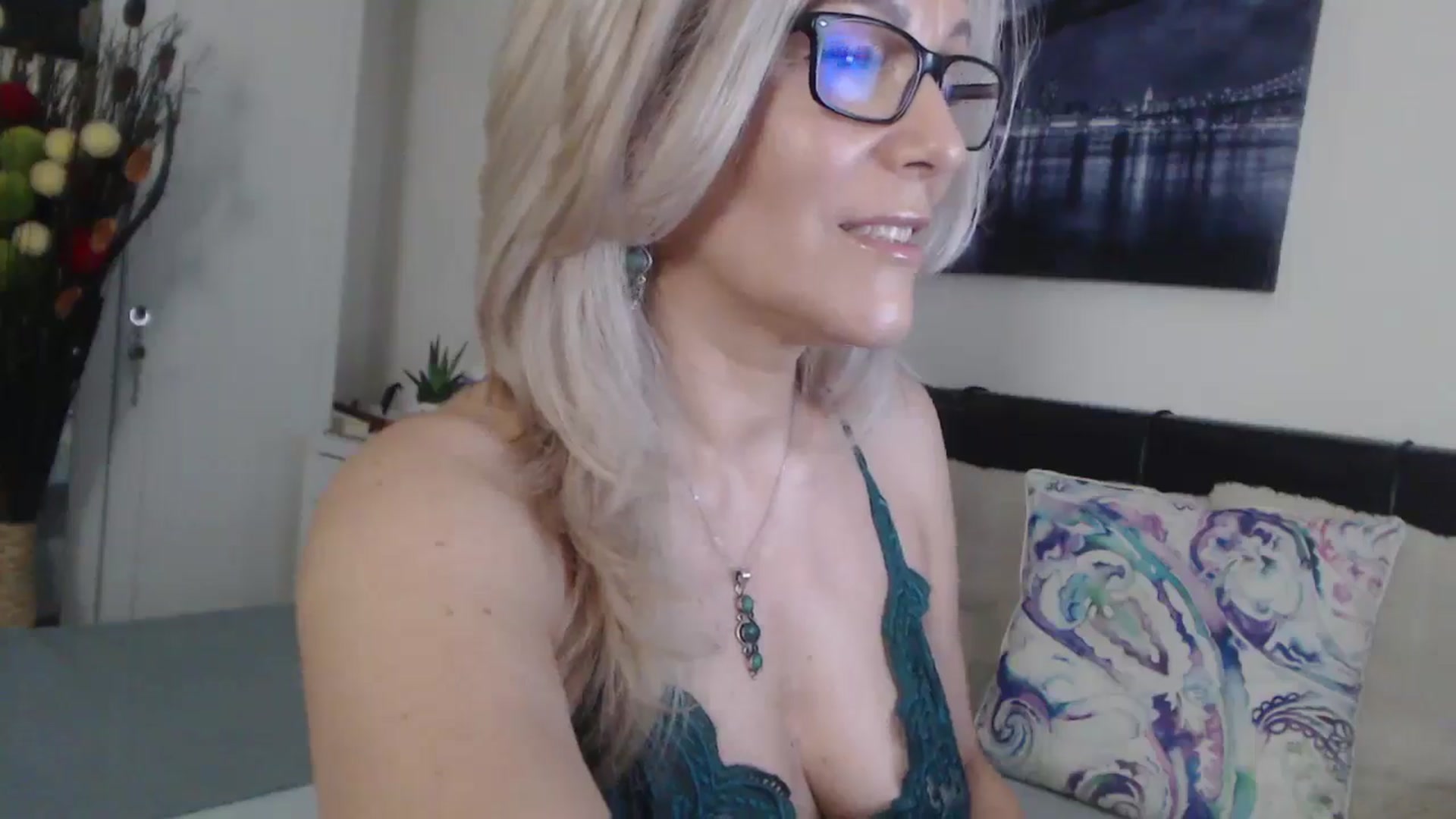Gallery image thumbnail from Reeya71's myfreecams stream on, 06/05/2025, 02:12 image 6 of 20
