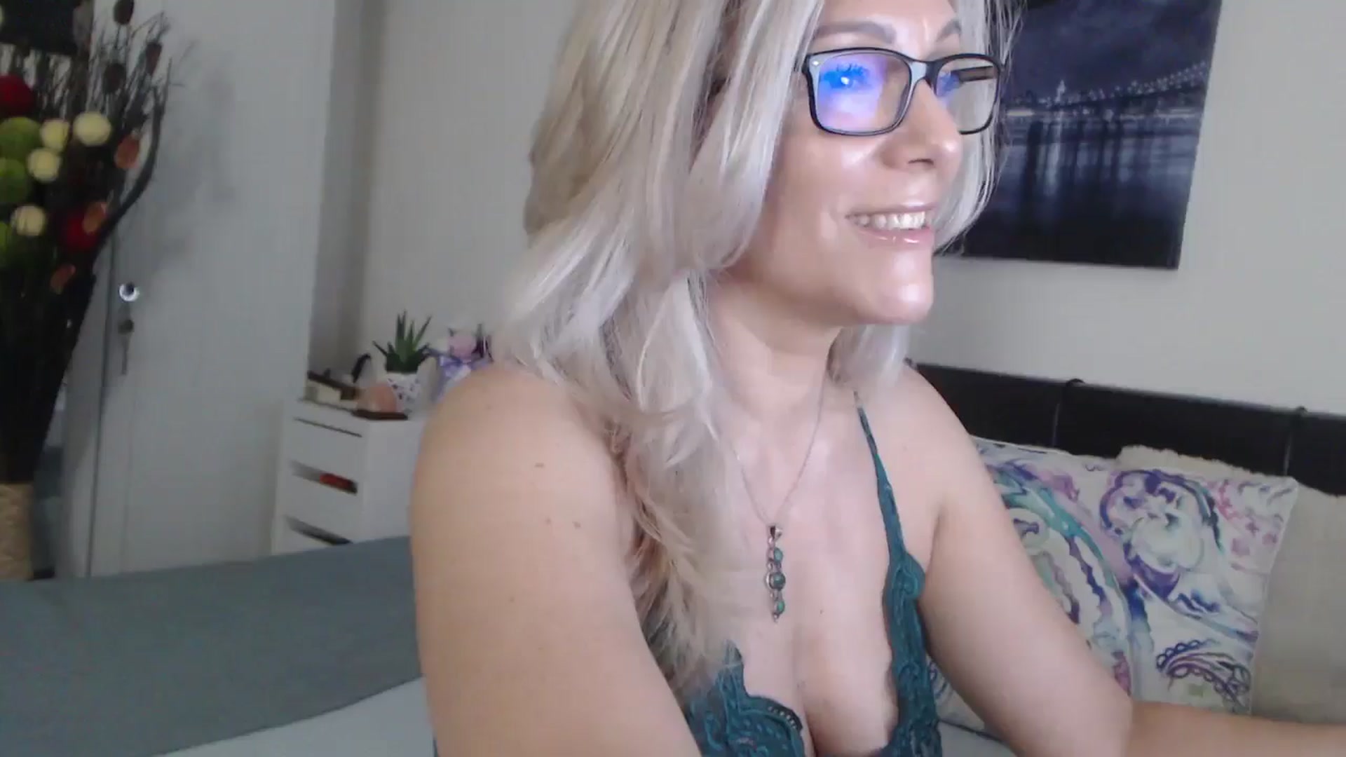 Gallery image thumbnail from Reeya71's myfreecams stream on, 06/05/2025, 02:12 image 1 of 20