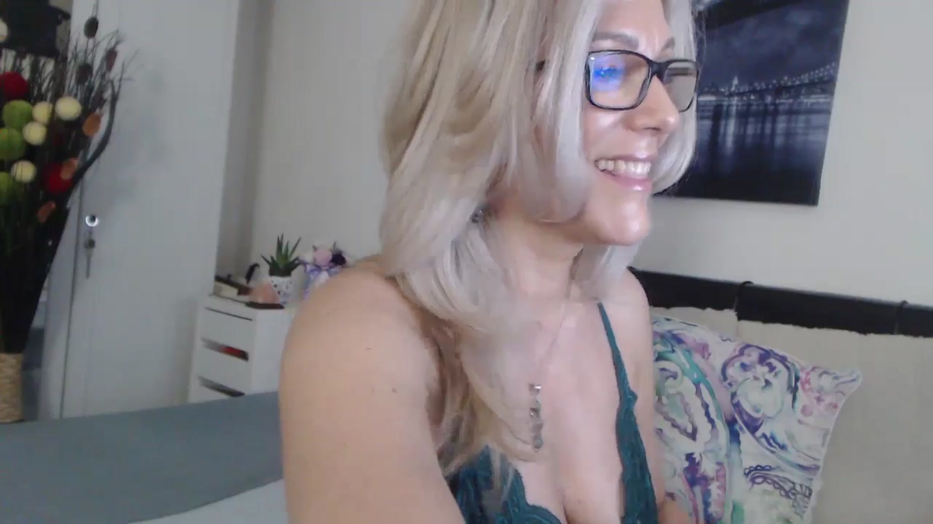 Gallery image thumbnail from Reeya71's myfreecams stream on, 06/05/2025, 05:14 image 18 of 20