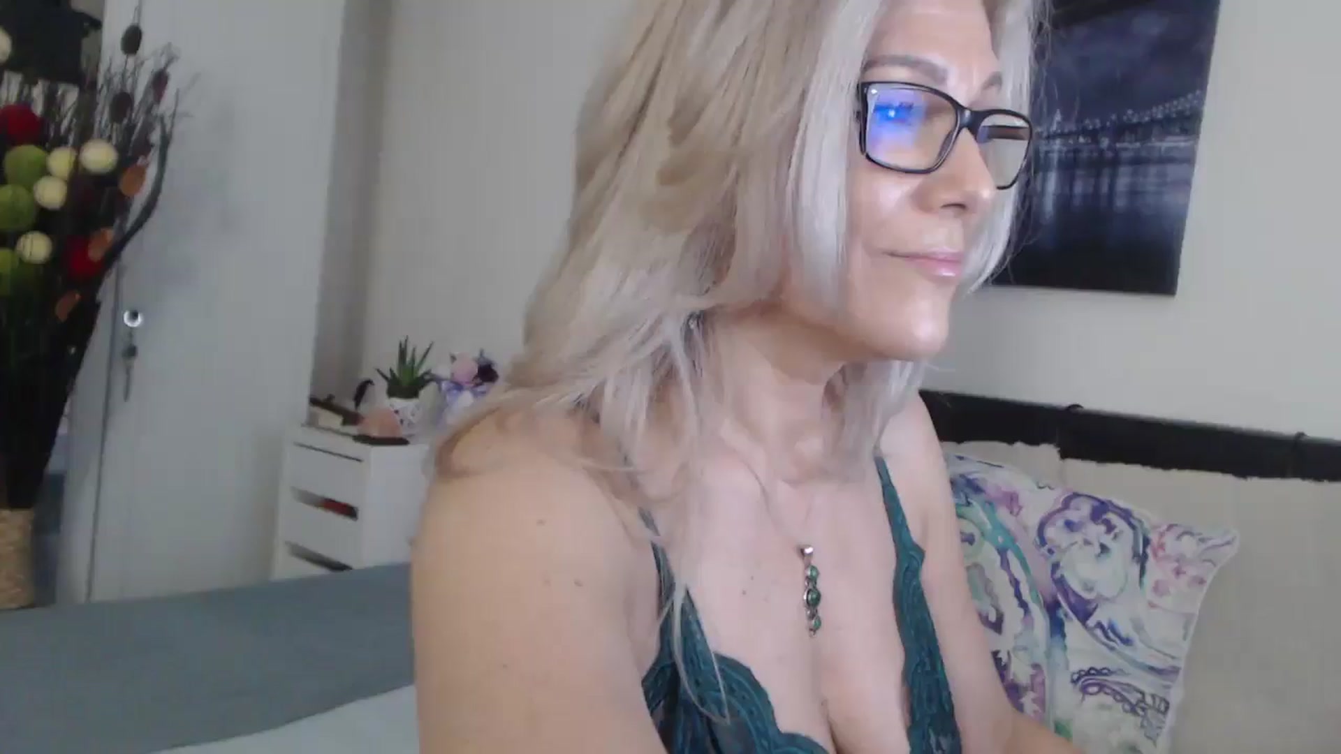 Gallery image thumbnail from Reeya71's myfreecams stream on, 06/05/2025, 05:14 image 1 of 20