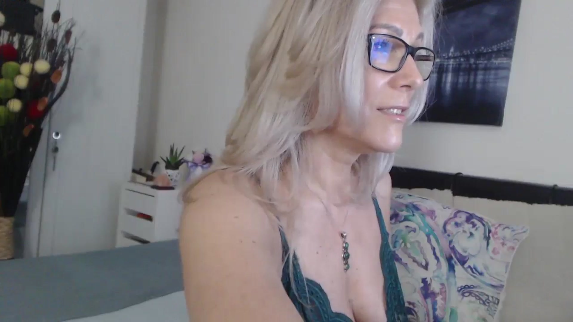 Gallery image thumbnail from Reeya71's myfreecams stream on, 06/05/2025, 05:14 image 2 of 20