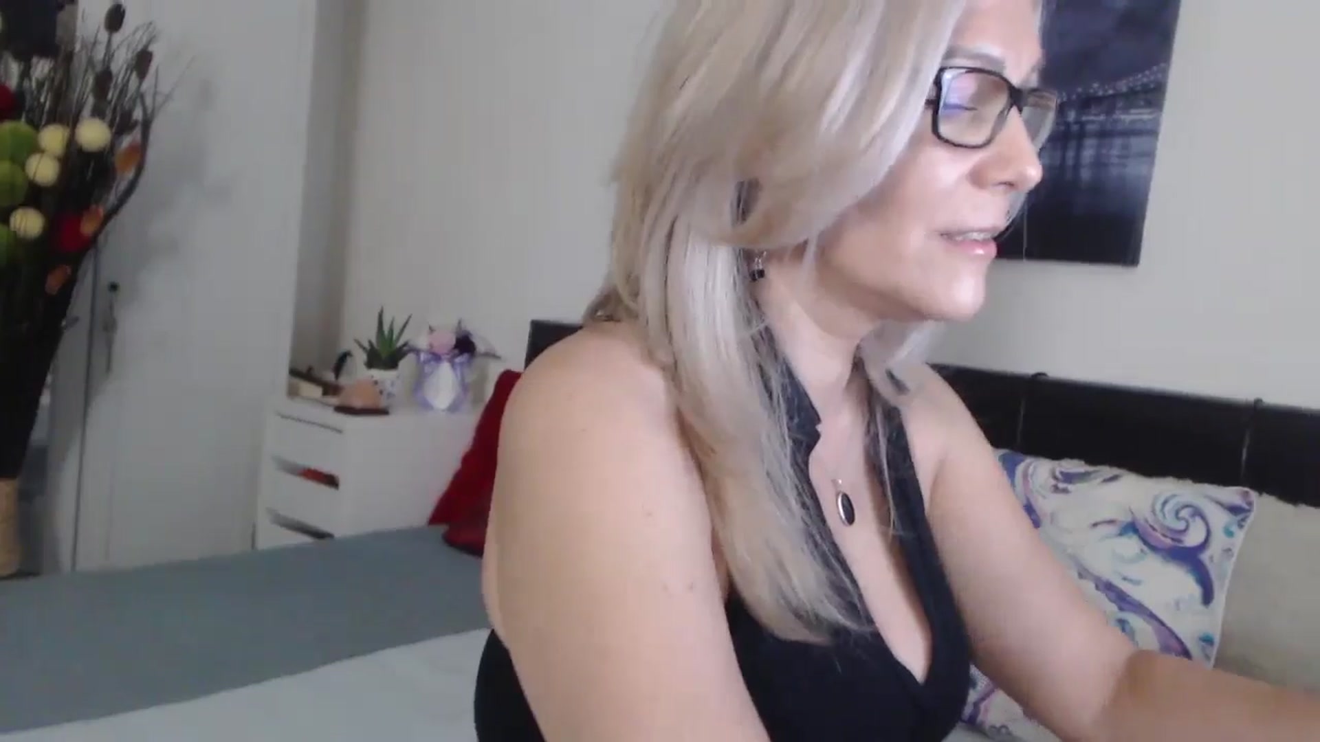 Gallery image thumbnail from Reeya71's myfreecams stream on, 06/06/2025, 02:44 image 3 of 20