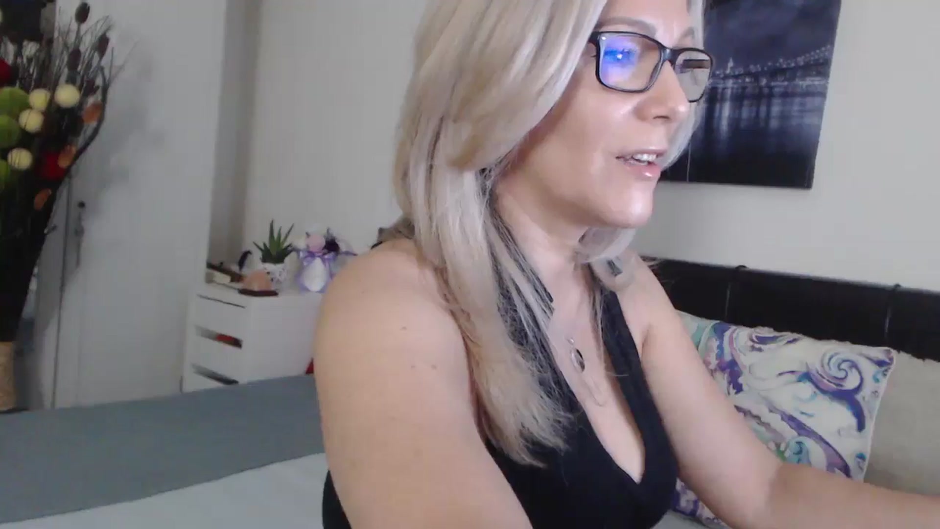 Gallery image thumbnail from Reeya71's myfreecams stream on, 06/06/2025, 02:44 image 9 of 20