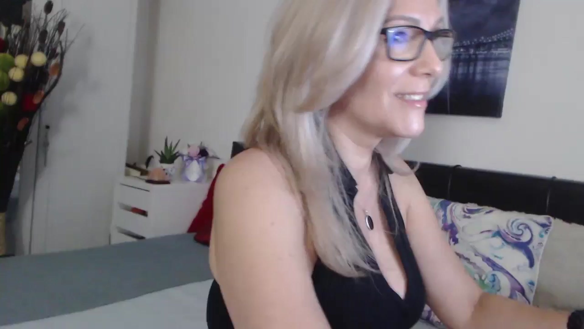 Gallery image thumbnail from Reeya71's myfreecams stream on, 06/06/2025, 02:44 image 1 of 20