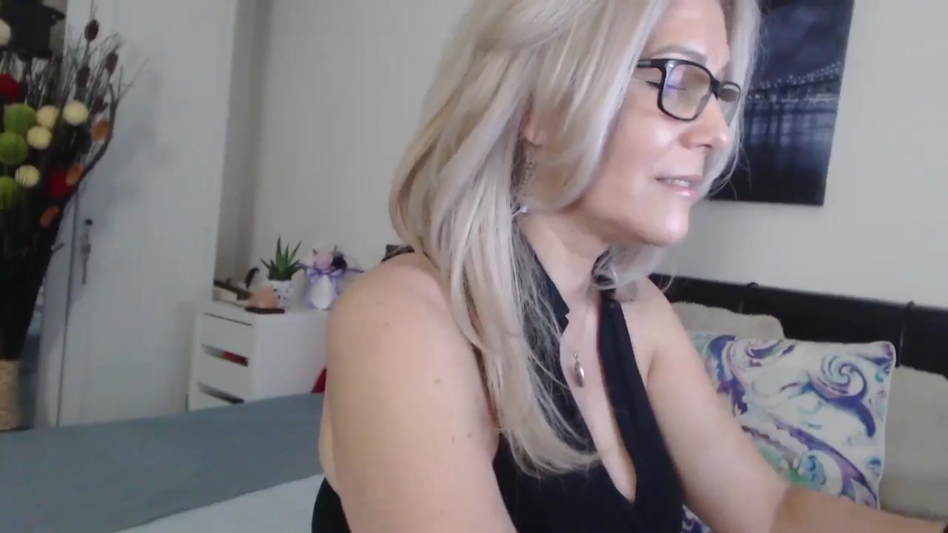 Gallery image thumbnail from Reeya71's myfreecams stream on, 06/06/2025, 04:19 image 9 of 20