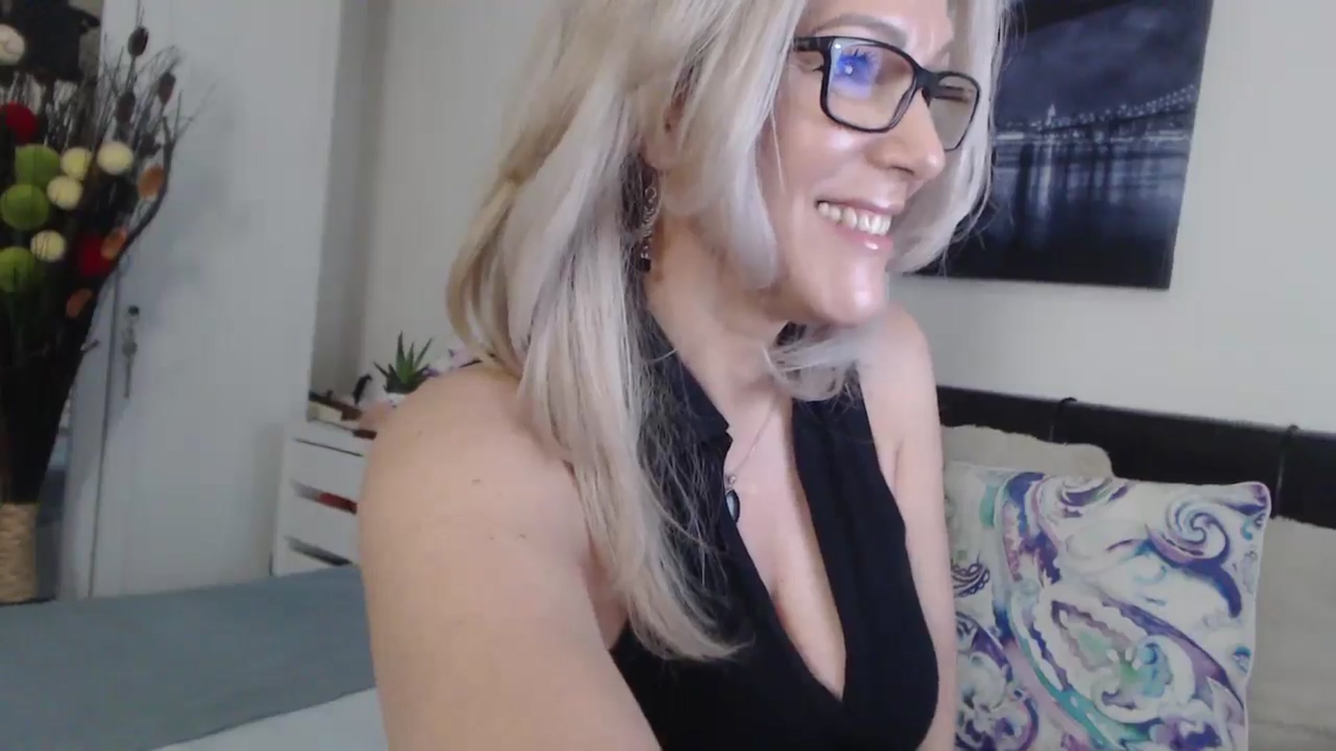 Gallery image thumbnail from Reeya71's myfreecams stream on, 06/06/2025, 04:19 image 17 of 20