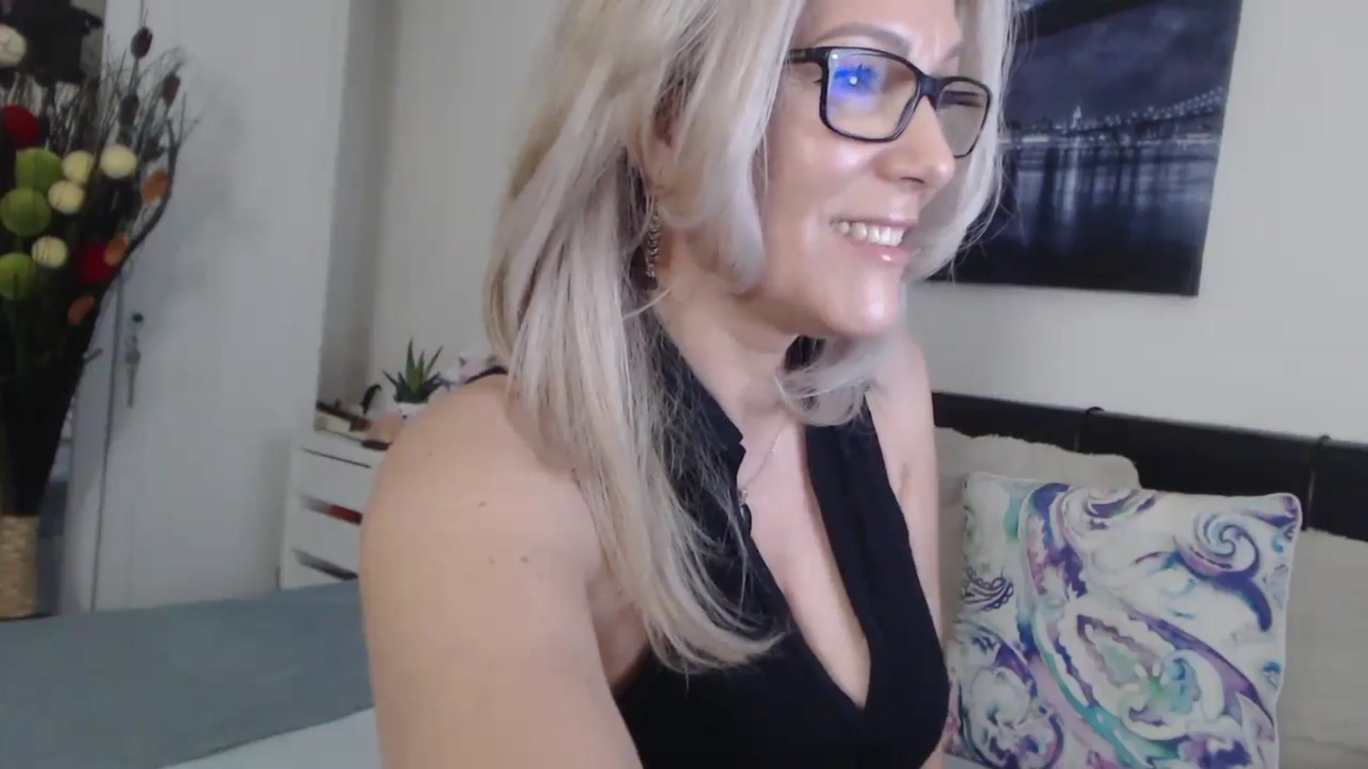 Gallery image thumbnail from Reeya71's myfreecams stream on, 06/06/2025, 04:19 image 15 of 20