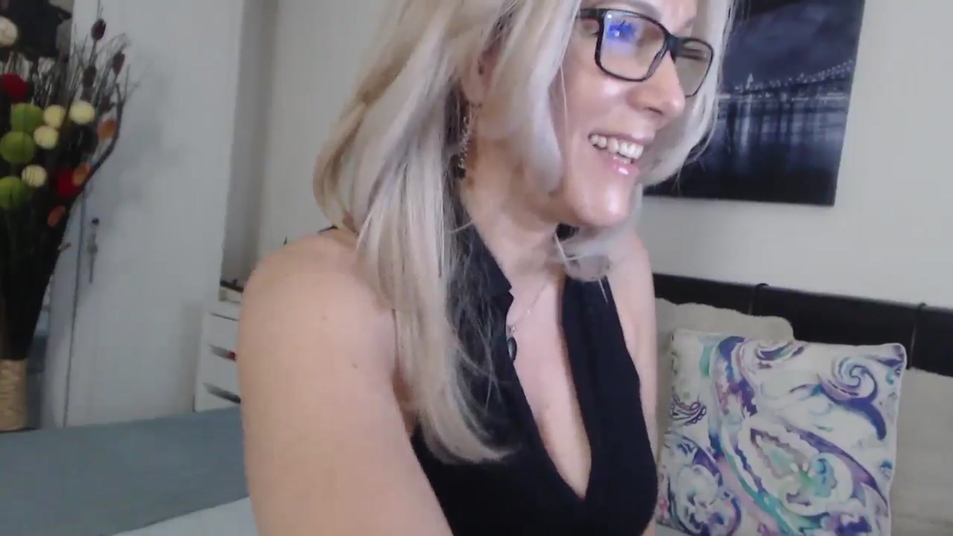 Gallery image thumbnail from Reeya71's myfreecams stream on, 06/06/2025, 04:19 image 16 of 20