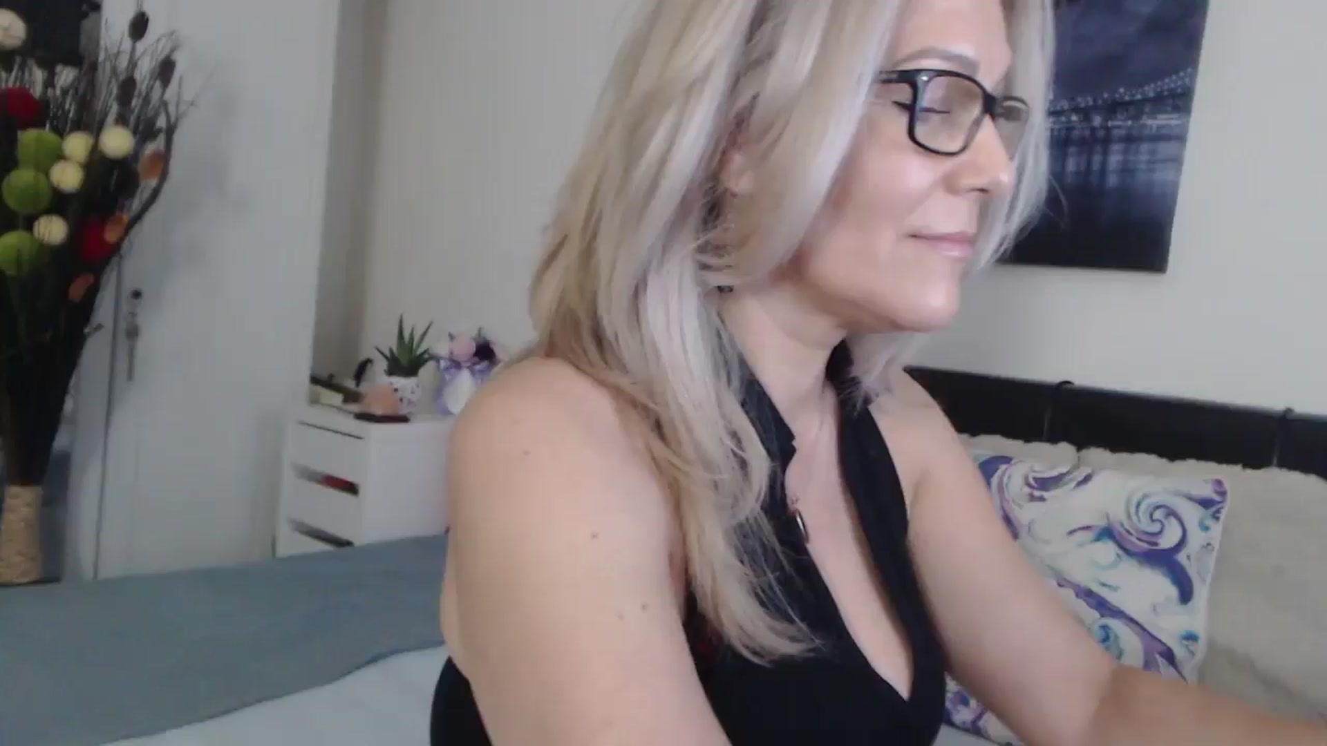 Gallery image thumbnail from Reeya71's myfreecams stream on, 06/06/2025, 04:50 image 1 of 20