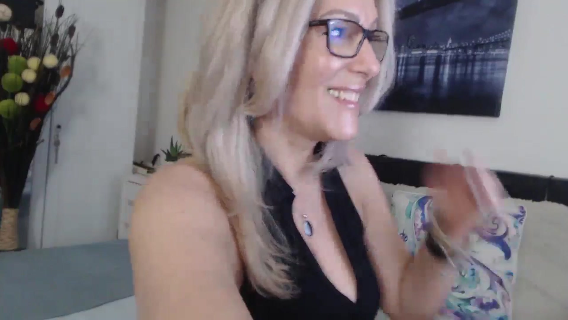 Gallery image thumbnail from Reeya71's myfreecams stream on, 06/06/2025, 04:50 image 10 of 20