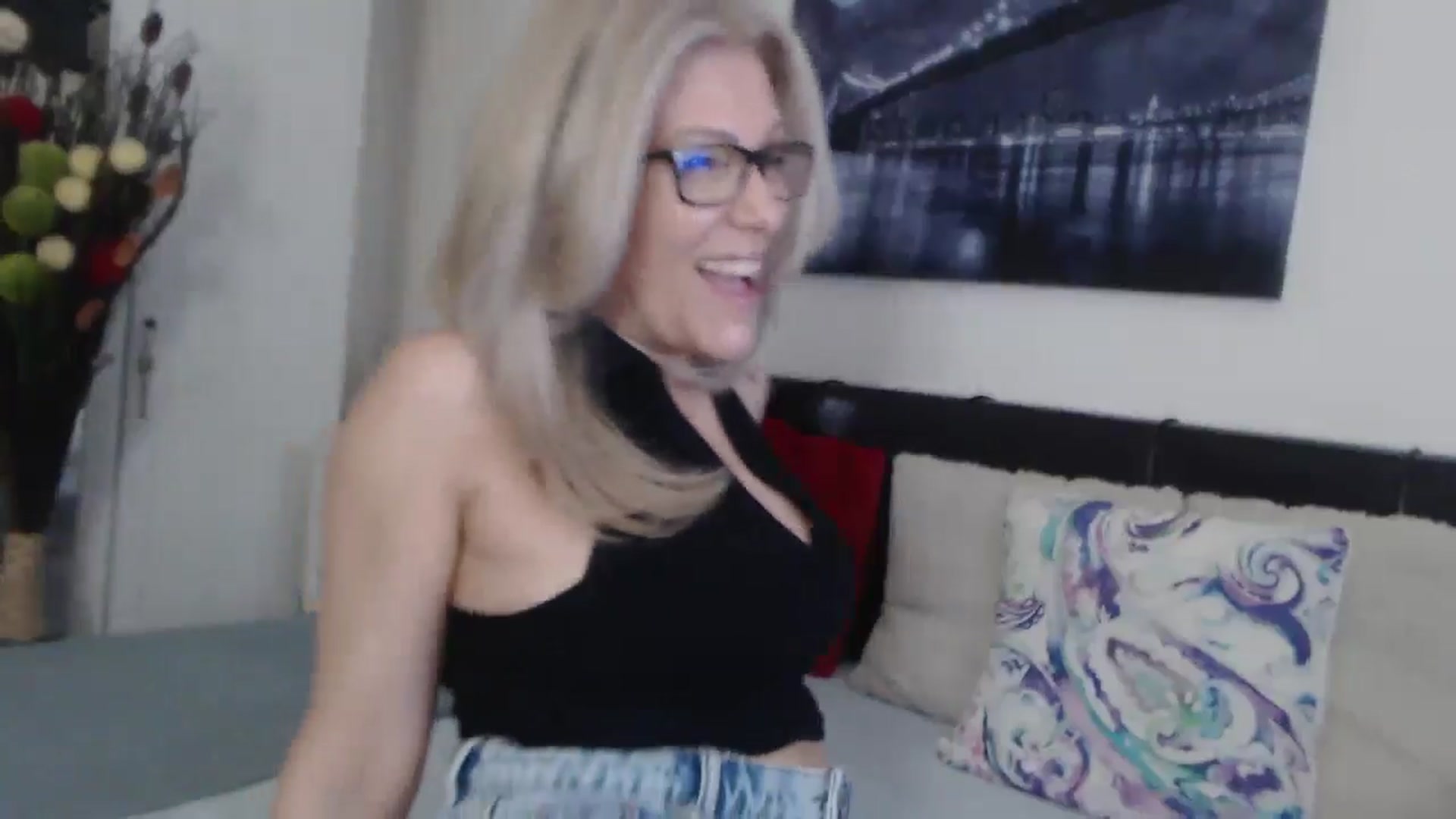 Gallery image thumbnail from Reeya71's myfreecams stream on, 06/06/2025, 04:50 image 14 of 20