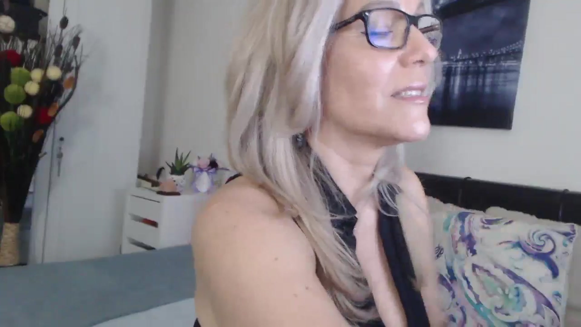 Gallery image thumbnail from Reeya71's myfreecams stream on, 06/06/2025, 06:25 image 8 of 20