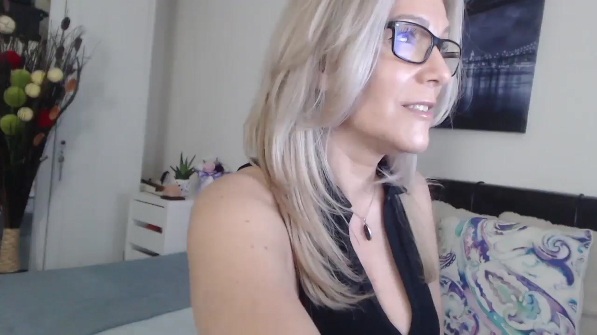 Gallery image thumbnail from Reeya71's myfreecams stream on, 06/06/2025, 06:25 image 1 of 20
