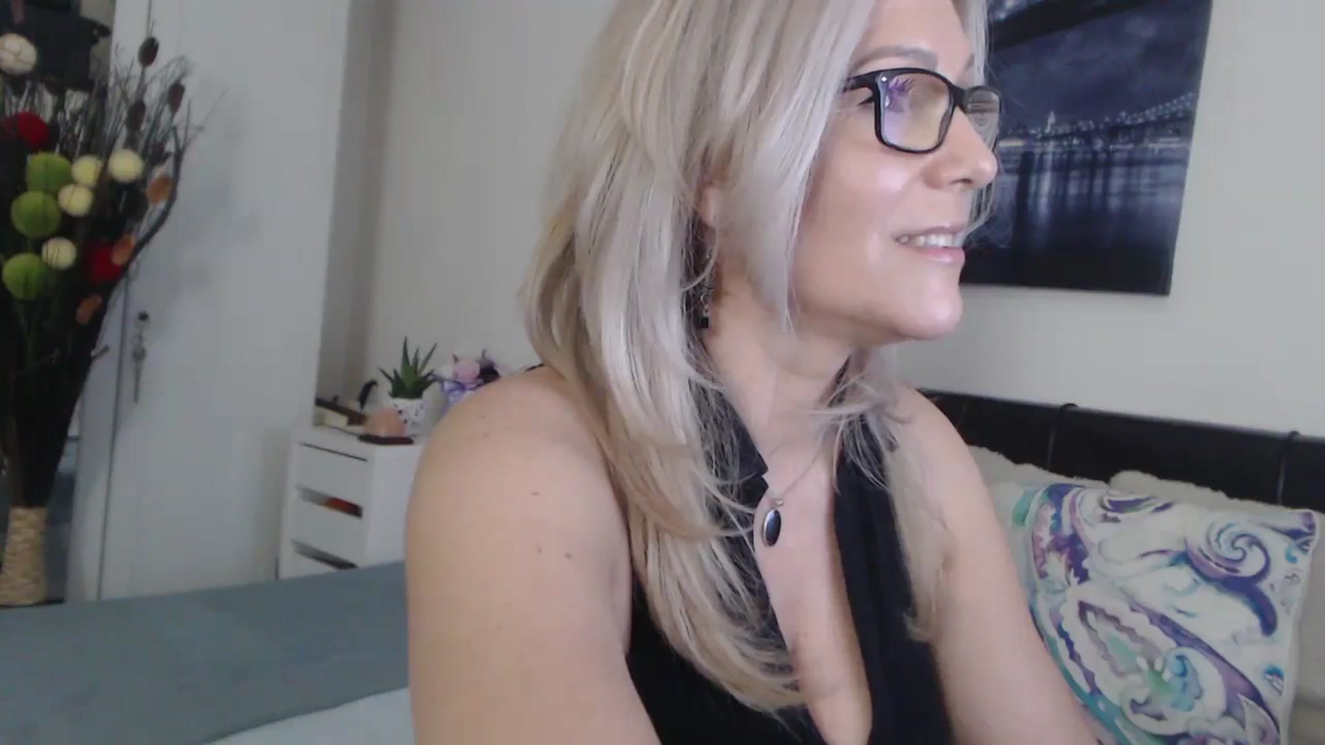 Gallery image thumbnail from Reeya71's myfreecams stream on, 06/06/2025, 06:25 image 12 of 20
