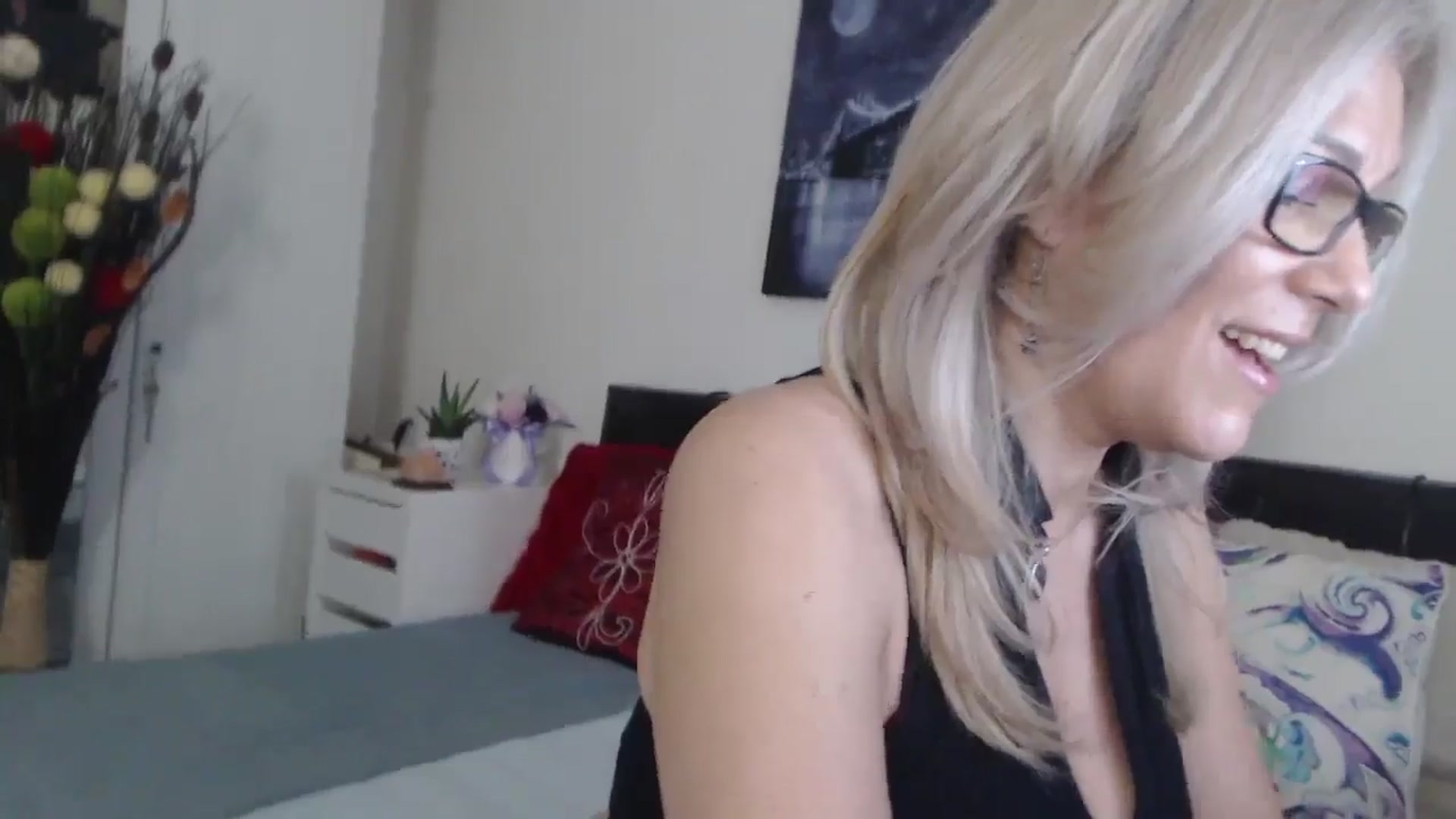 Gallery image thumbnail from Reeya71's myfreecams stream on, 06/06/2025, 06:25 image 13 of 20
