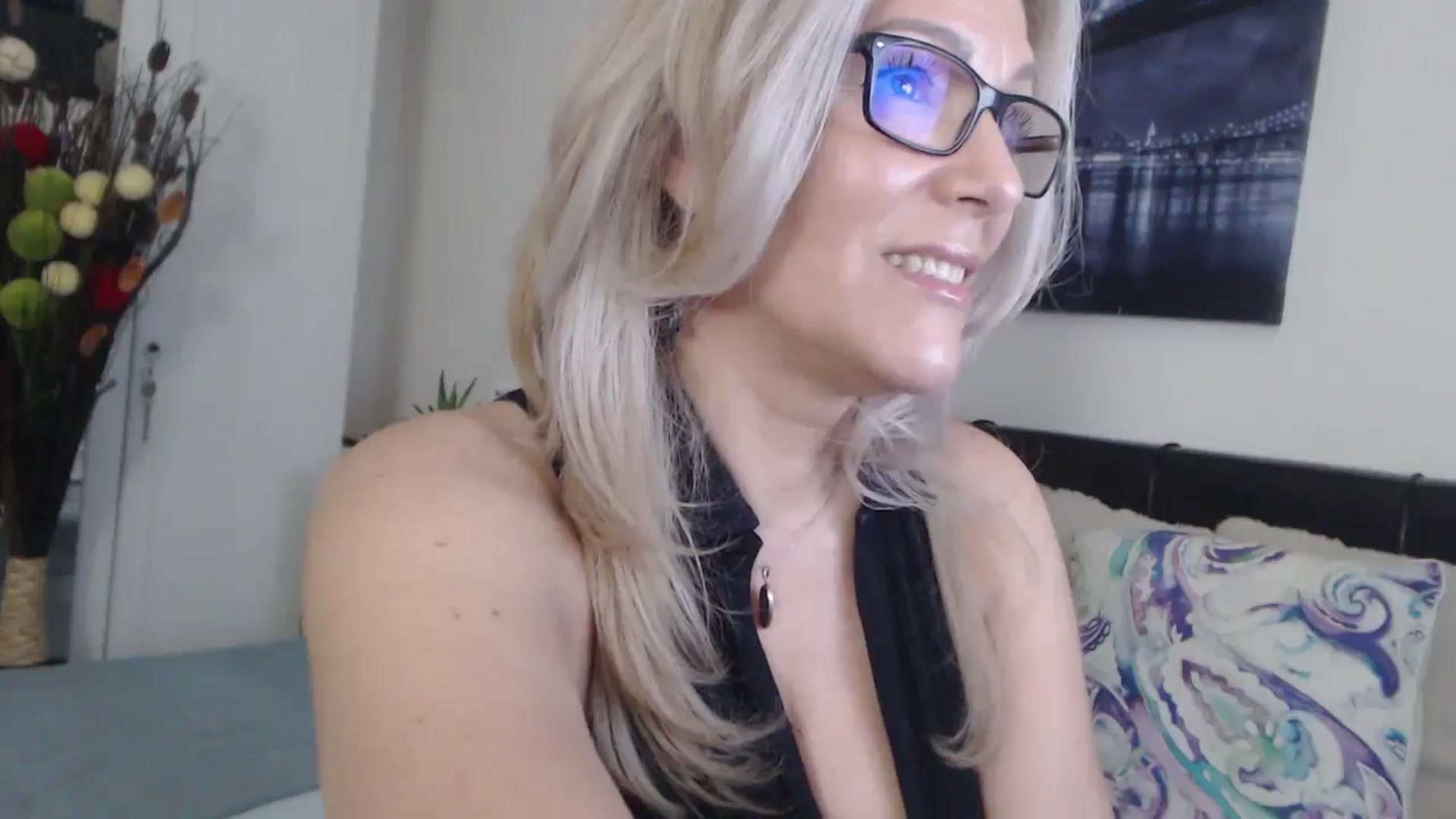 Gallery image thumbnail from Reeya71's myfreecams stream on, 06/06/2025, 06:25 image 6 of 20