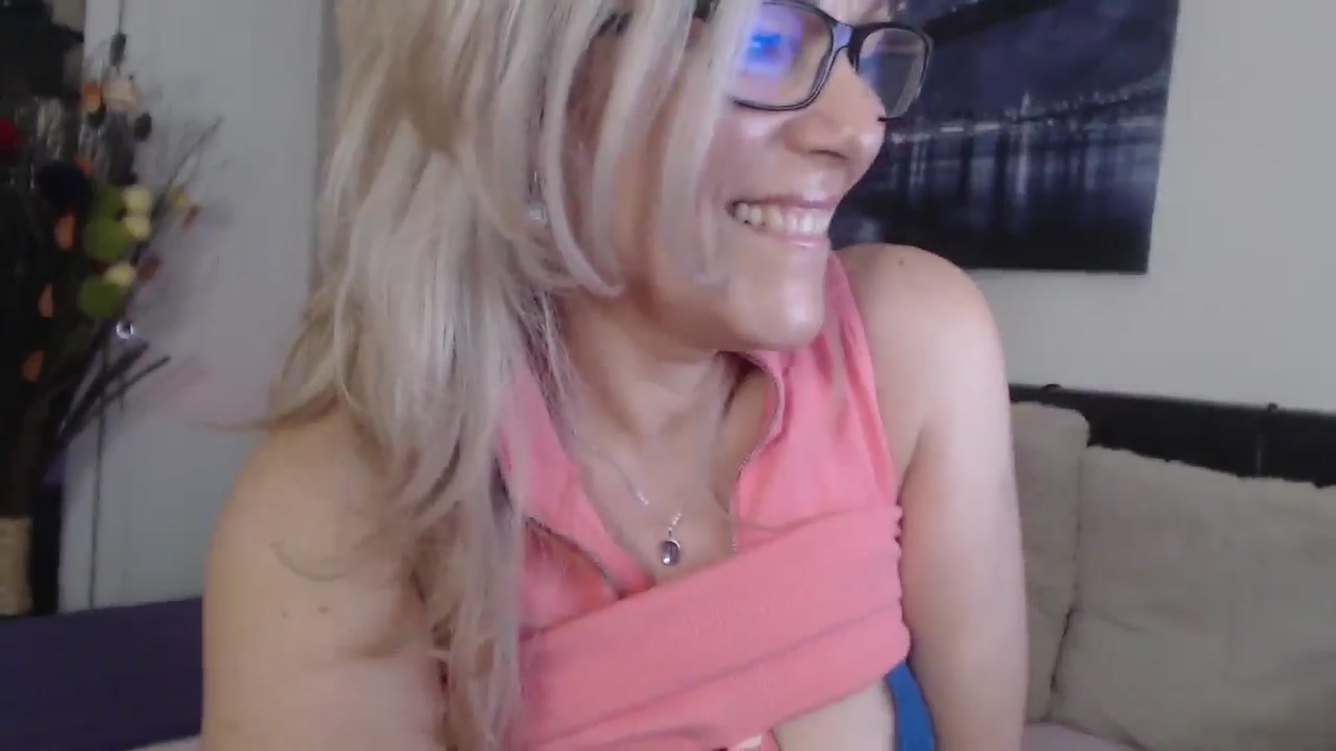 Gallery image thumbnail from Reeya71's myfreecams stream on, 06/07/2025, 07:04 image 18 of 20