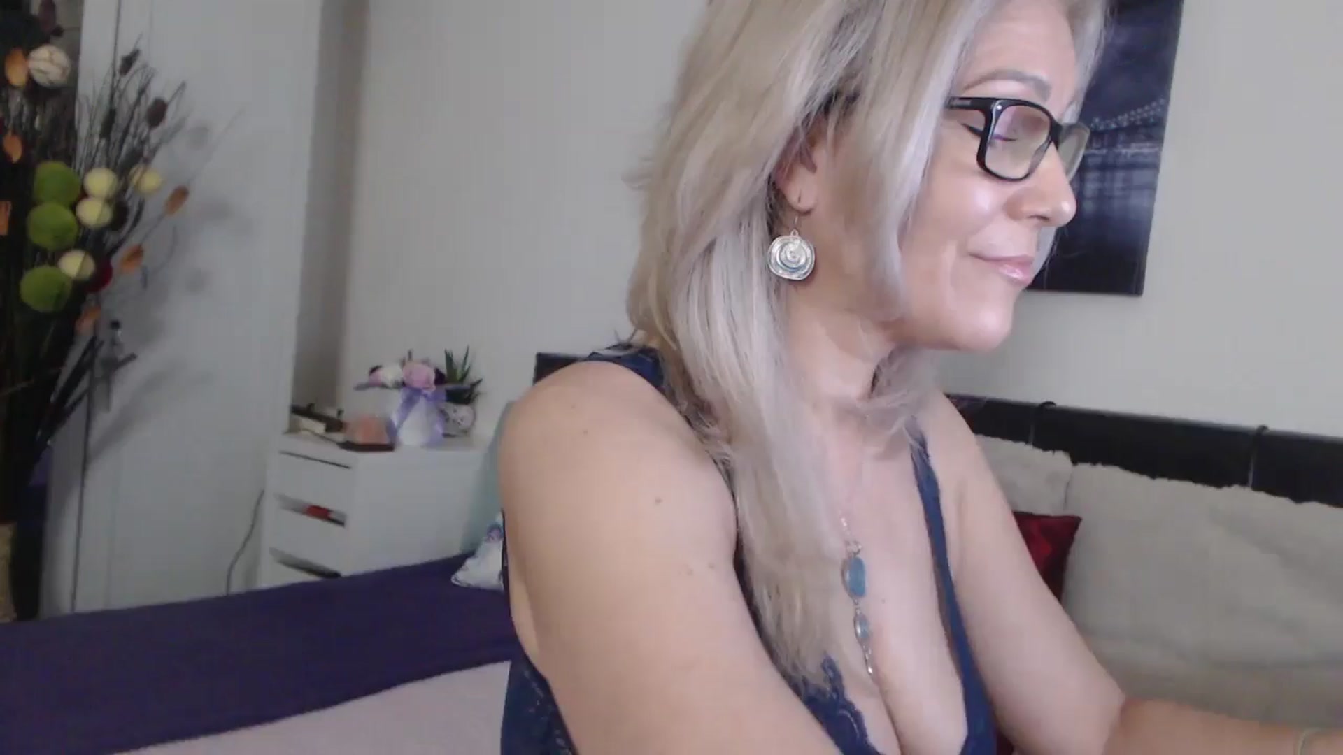 Gallery image thumbnail from Reeya71's myfreecams stream on, 06/09/2025, 01:41 image 1 of 20