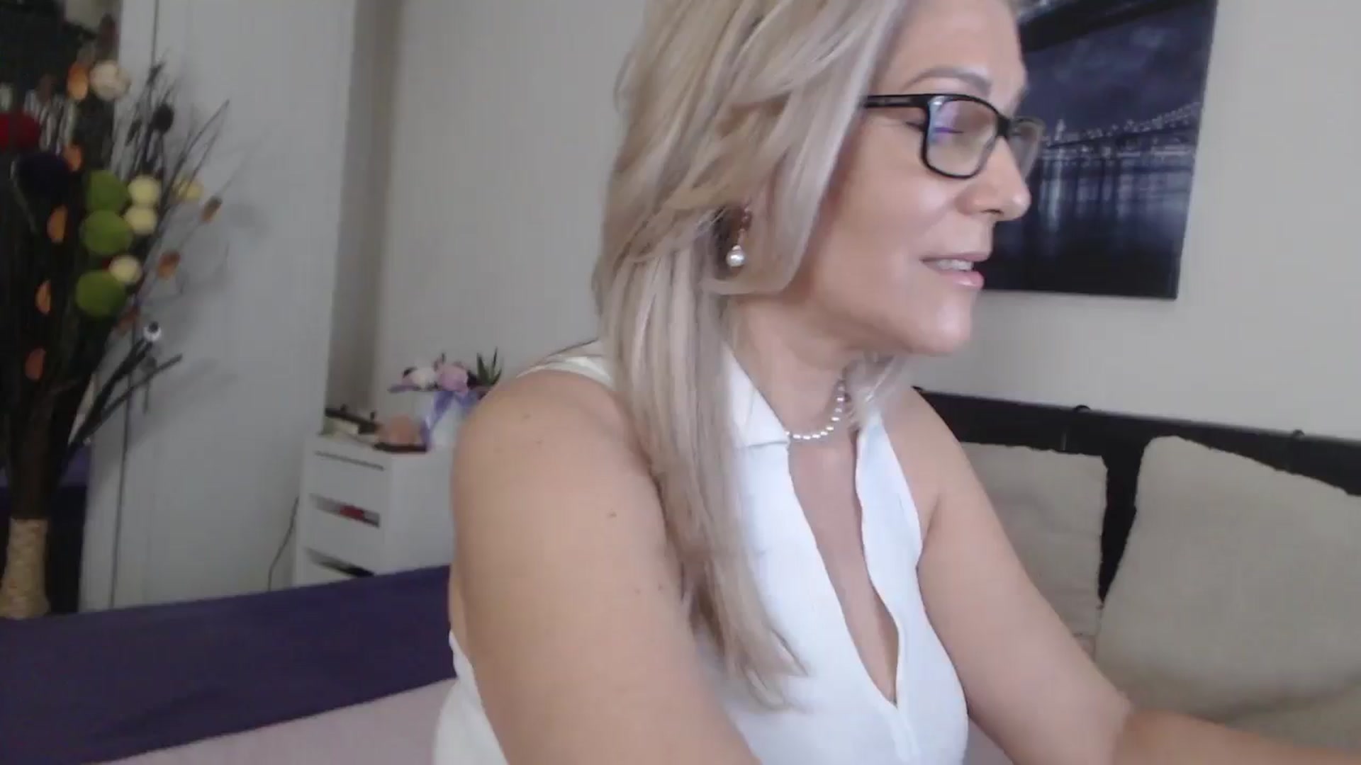 Gallery image thumbnail from Reeya71's myfreecams stream on, 06/10/2025, 05:38 image 11 of 20
