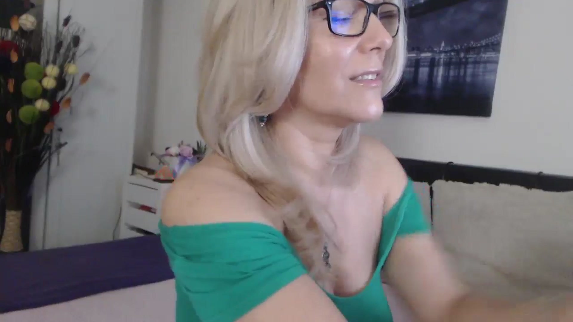 Gallery image thumbnail from Reeya71's myfreecams stream on, 06/12/2025, 04:38 image 12 of 20