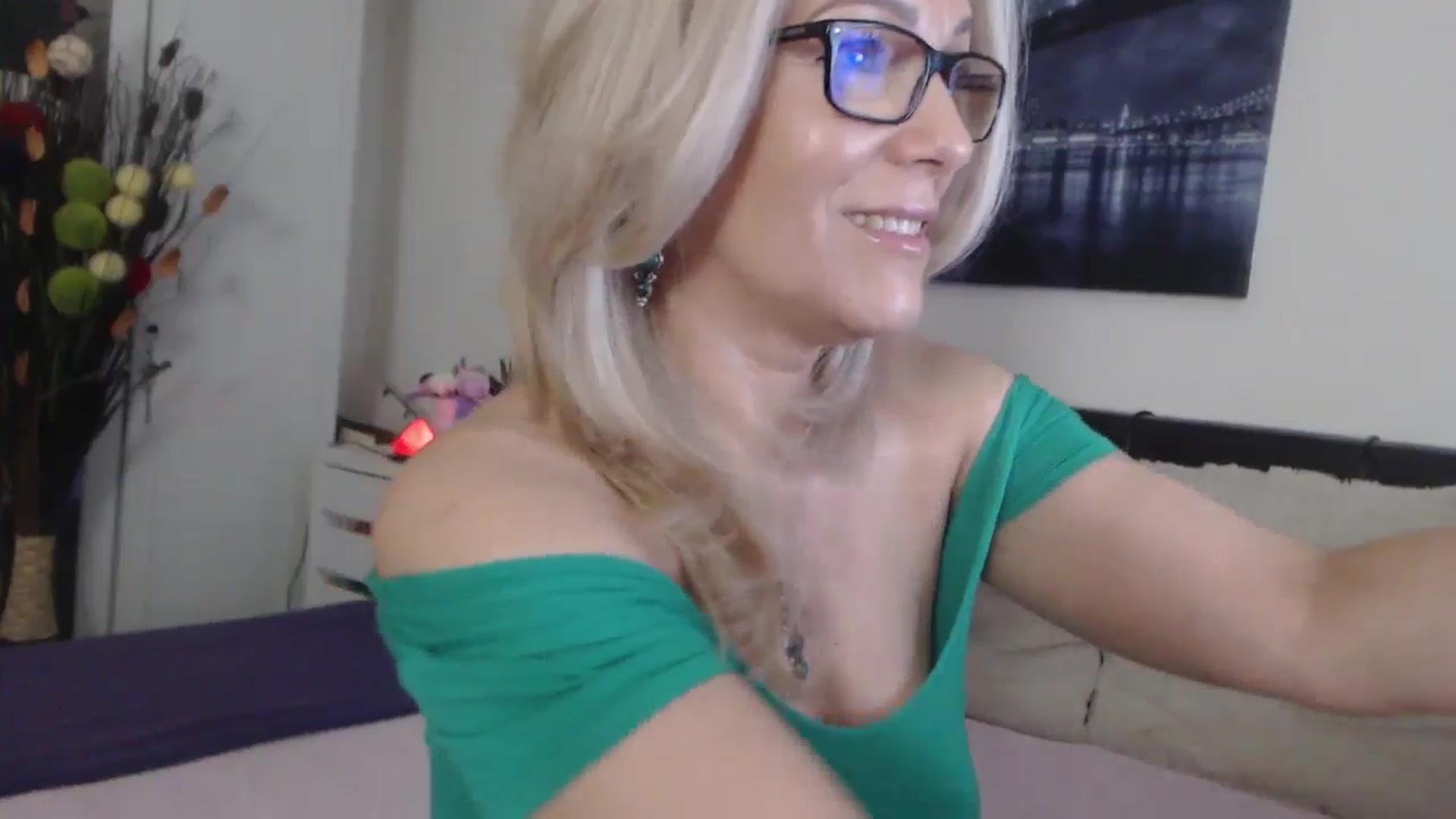 Gallery image thumbnail from Reeya71's myfreecams stream on, 06/12/2025, 04:38 image 16 of 20
