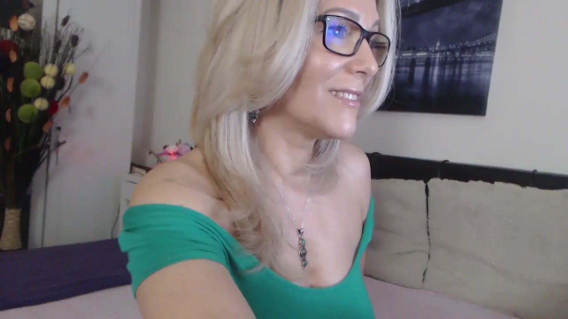 Gallery image thumbnail from Reeya71's myfreecams stream on, 06/12/2025, 04:38 image 6 of 20