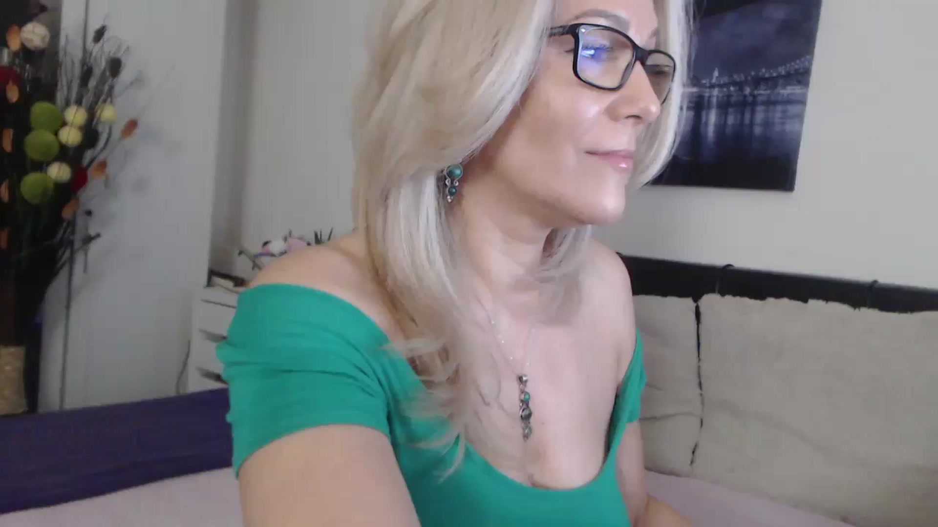 Gallery image thumbnail from Reeya71's myfreecams stream on, 06/12/2025, 04:38 image 1 of 20