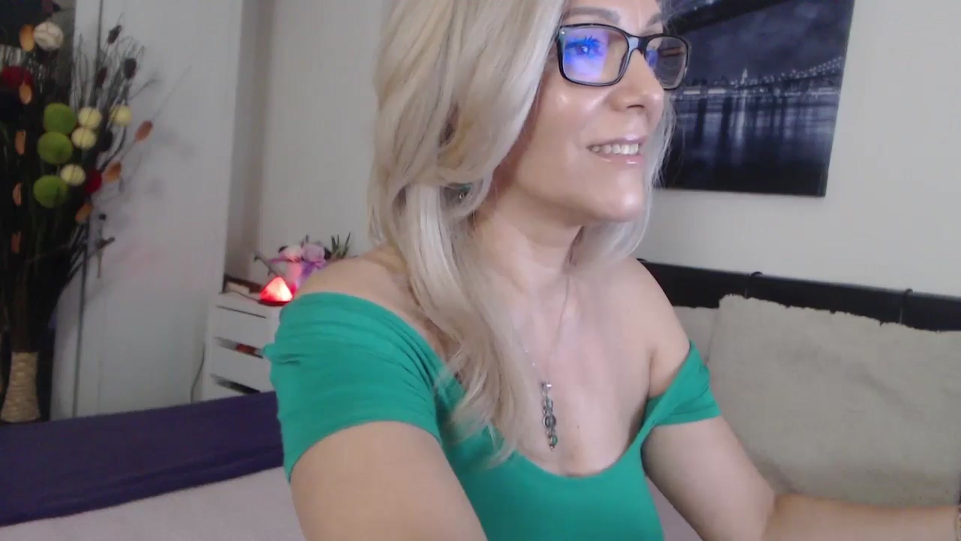 Gallery image thumbnail from Reeya71's myfreecams stream on, 06/12/2025, 06:06 image 5 of 20
