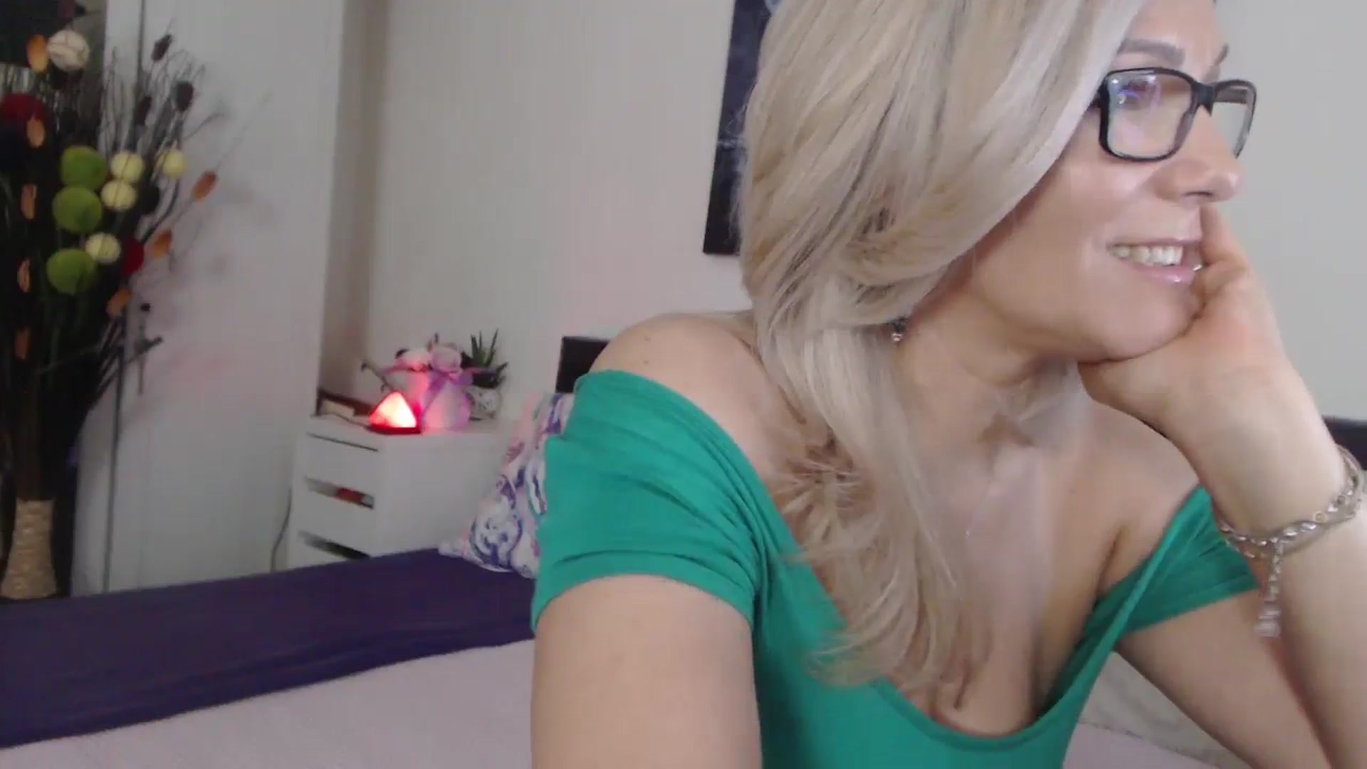 Gallery image thumbnail from Reeya71's myfreecams stream on, 06/12/2025, 06:06 image 16 of 20