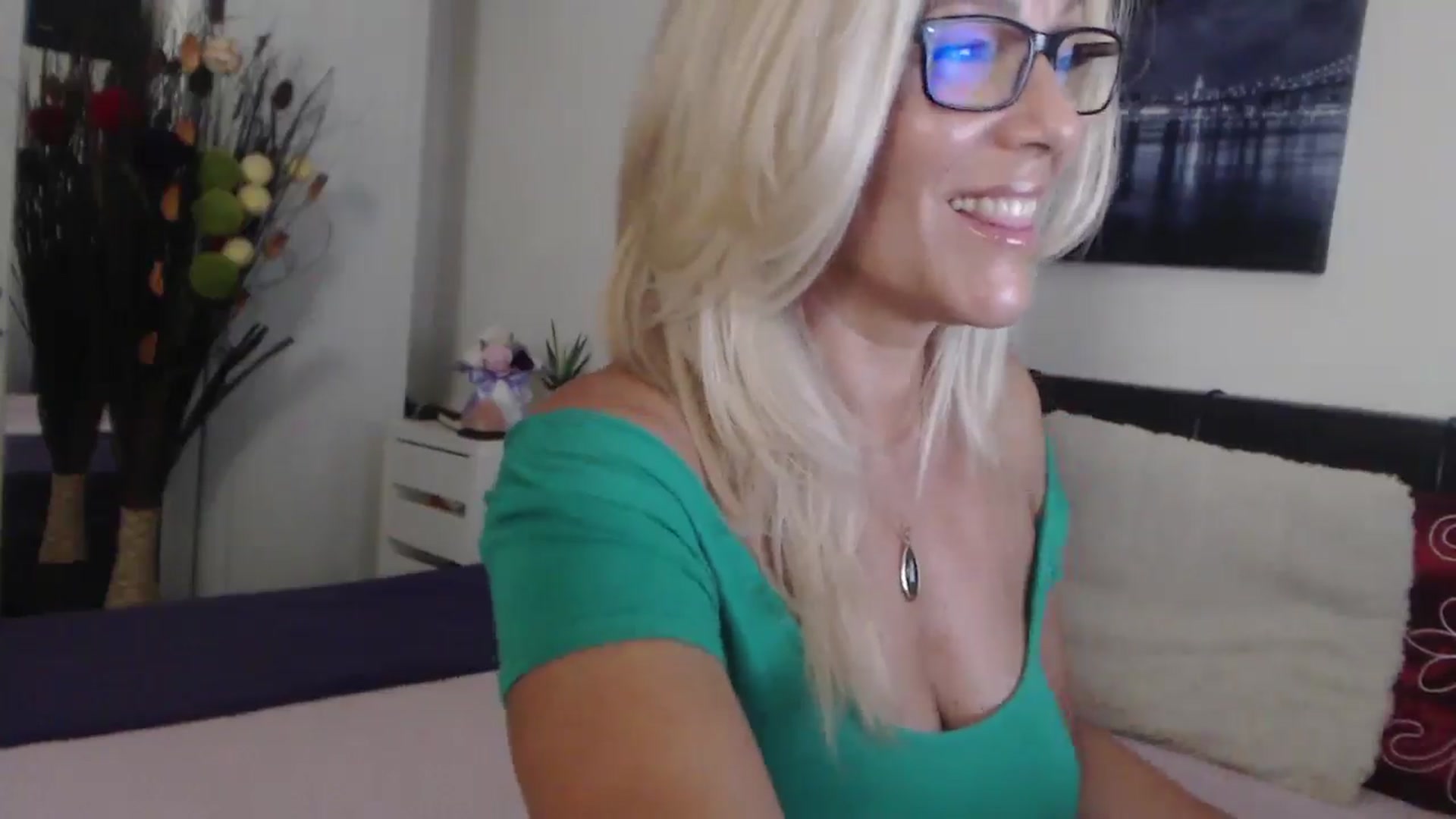 Gallery image thumbnail from Reeya71's myfreecams stream on, 07/24/2025, 02:57 image 4 of 20