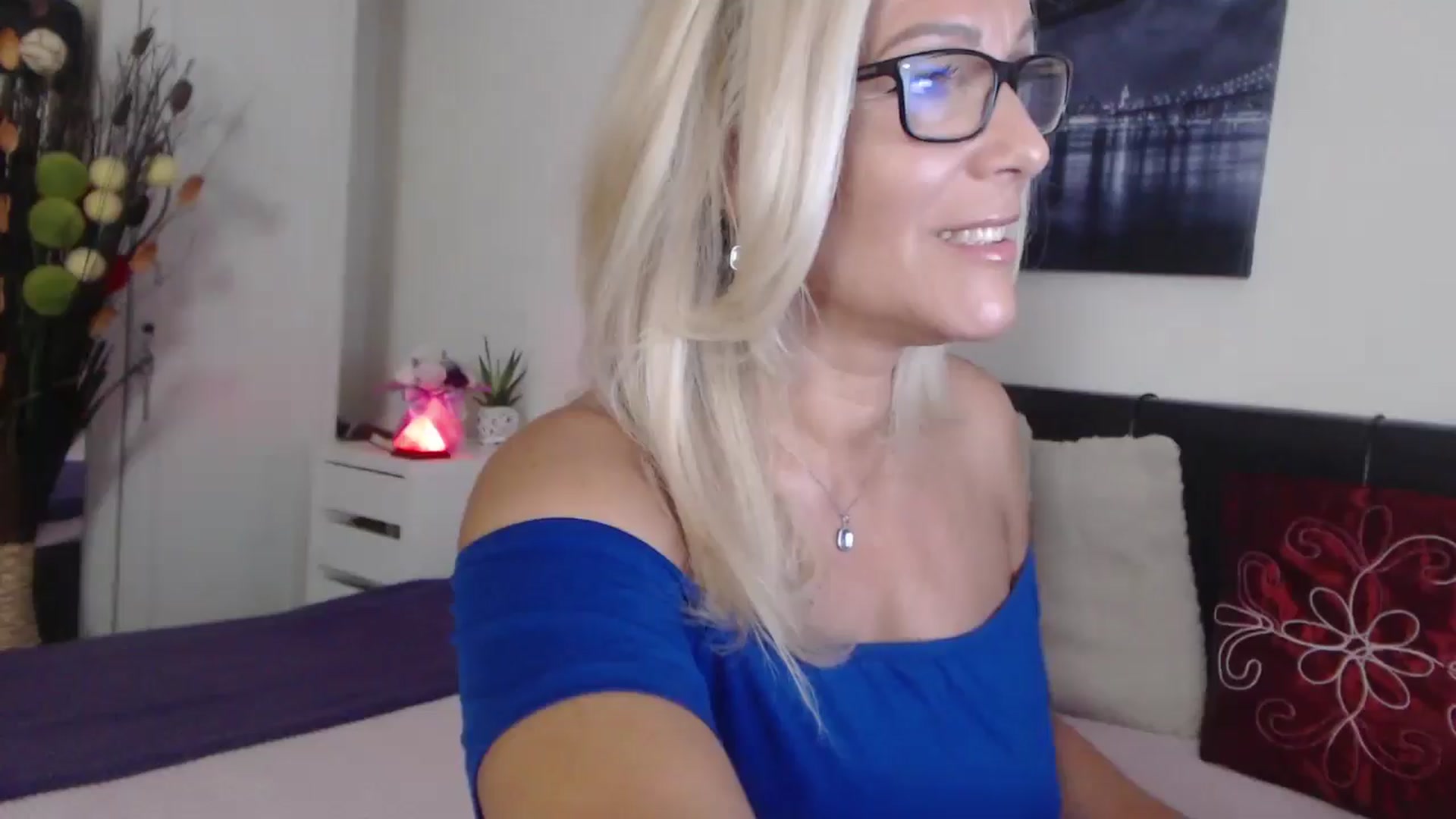 Gallery image thumbnail from Reeya71's myfreecams stream on, 08/01/2025, 24:10 image 13 of 20