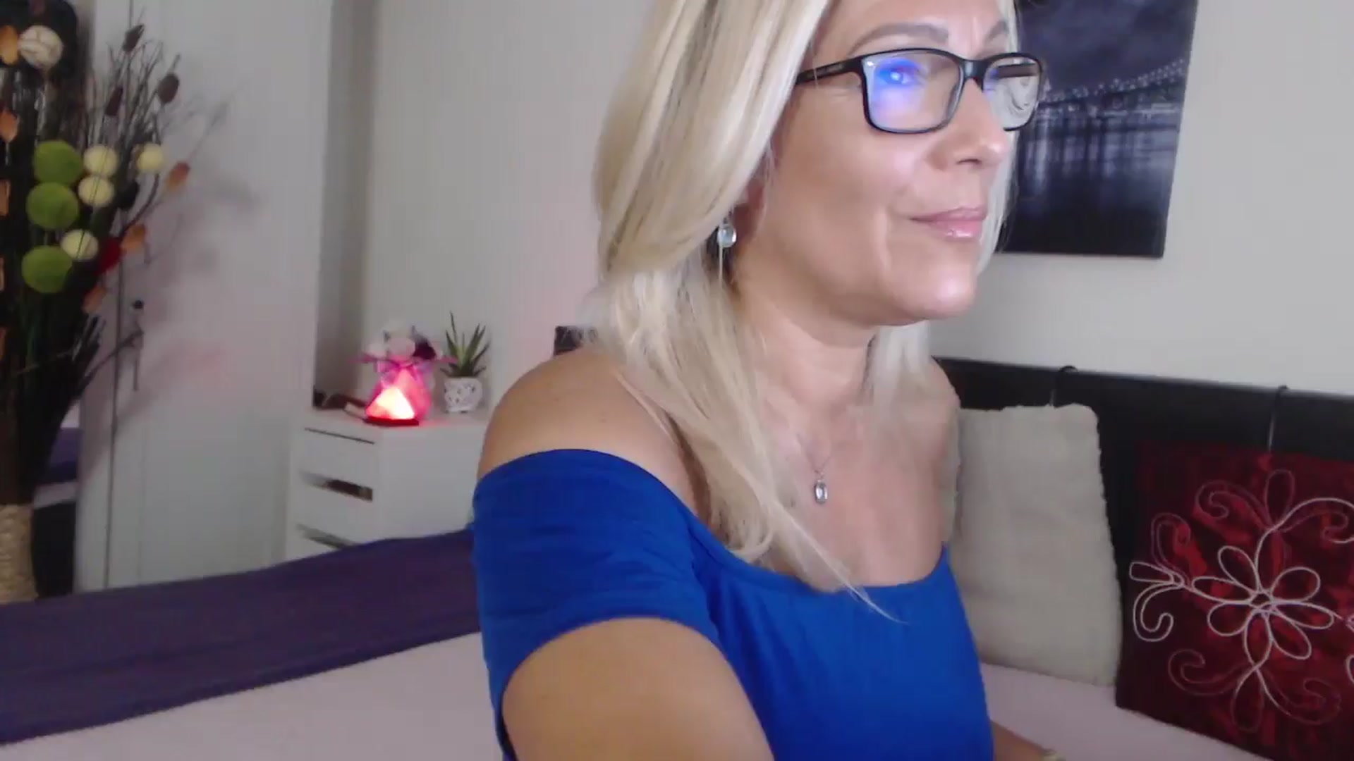 Gallery image thumbnail from Reeya71's myfreecams stream on, 08/01/2025, 24:10 image 10 of 20
