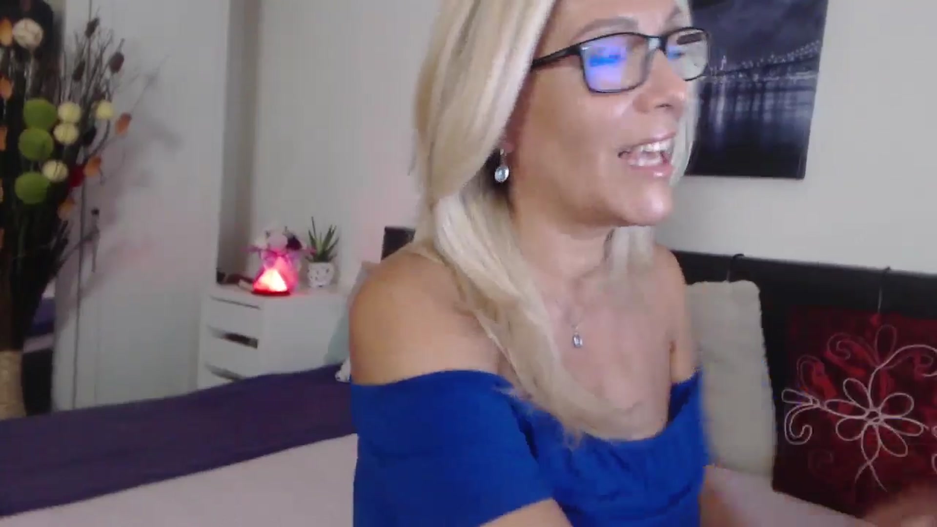 Gallery image thumbnail from Reeya71's myfreecams stream on, 08/01/2025, 24:10 image 3 of 20