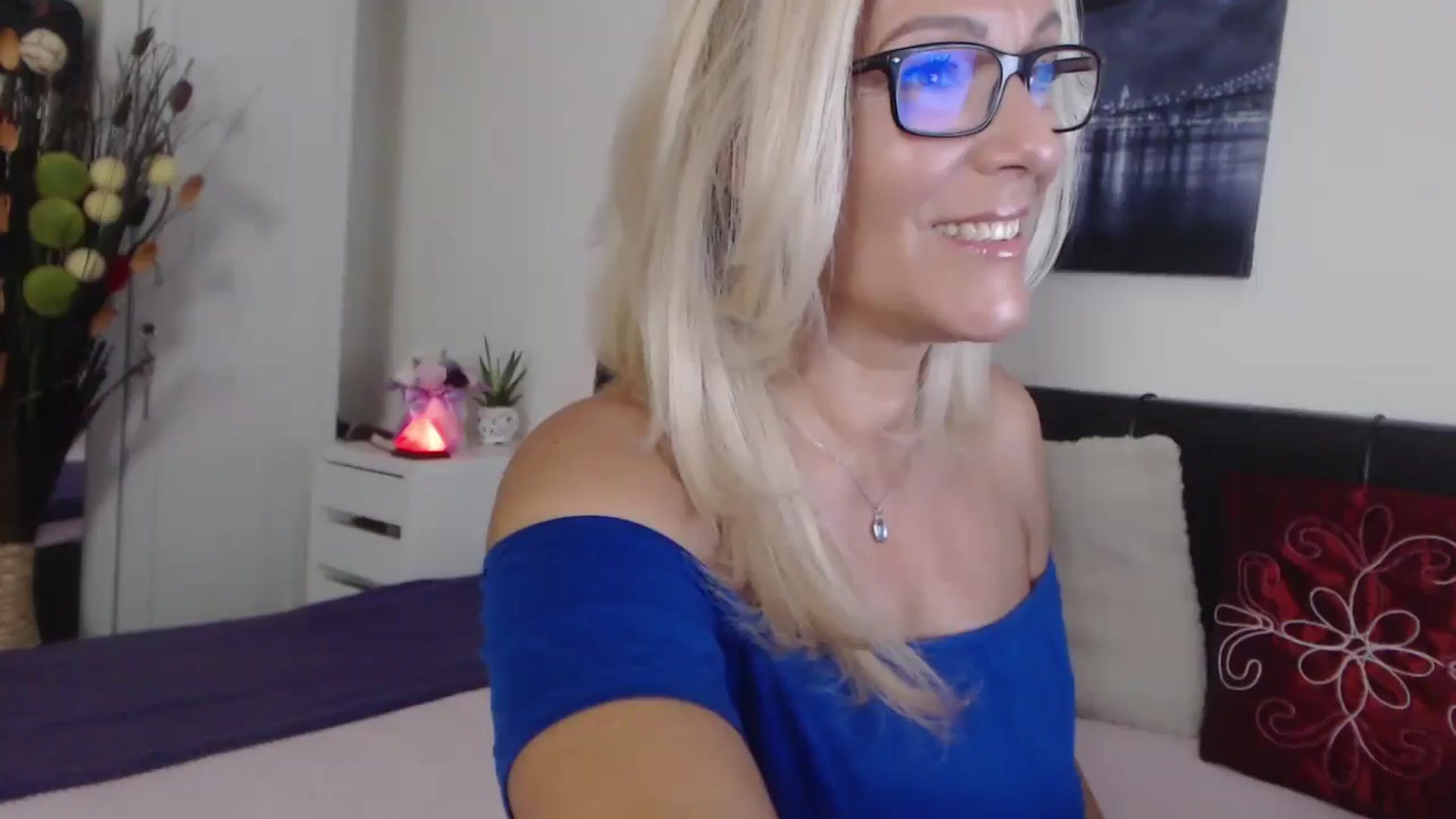 Gallery image thumbnail from Reeya71's myfreecams stream on, 08/01/2025, 24:10 image 1 of 20