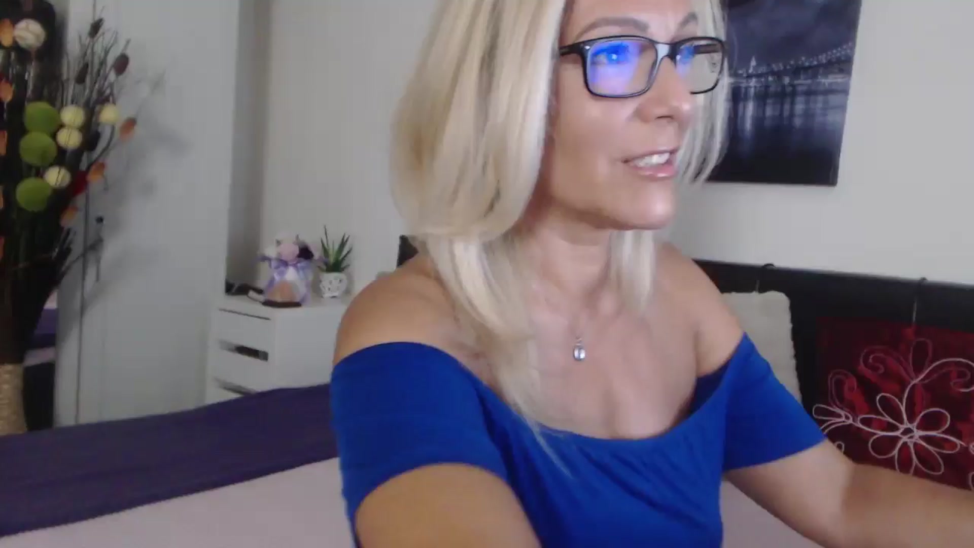 Gallery image thumbnail from Reeya71's myfreecams stream on, 08/01/2025, 24:10 image 18 of 20