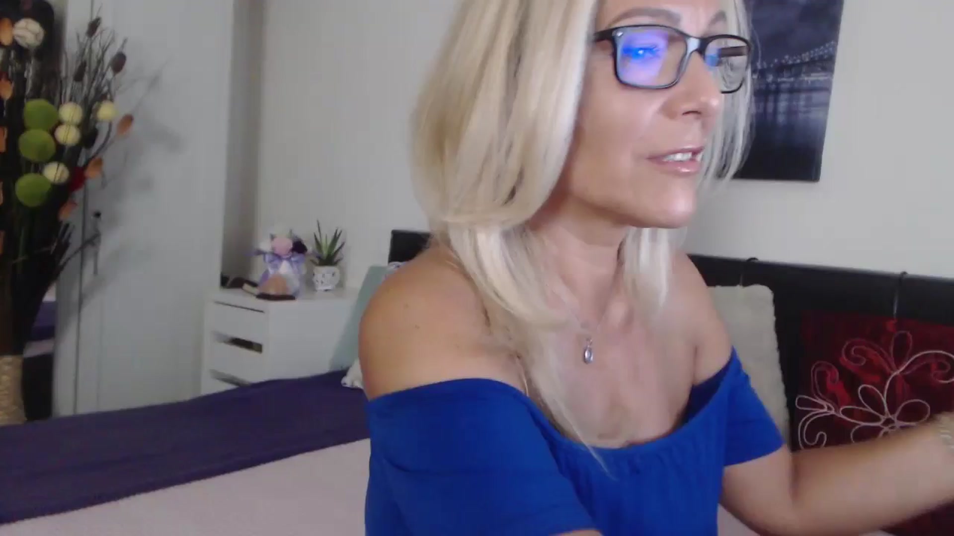 Gallery image thumbnail from Reeya71's myfreecams stream on, 08/01/2025, 24:10 image 16 of 20