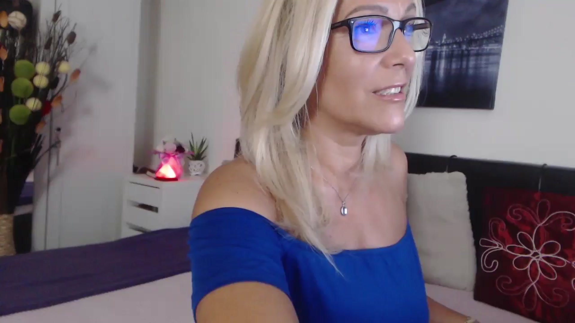 Gallery image thumbnail from Reeya71's myfreecams stream on, 08/01/2025, 24:10 image 12 of 20