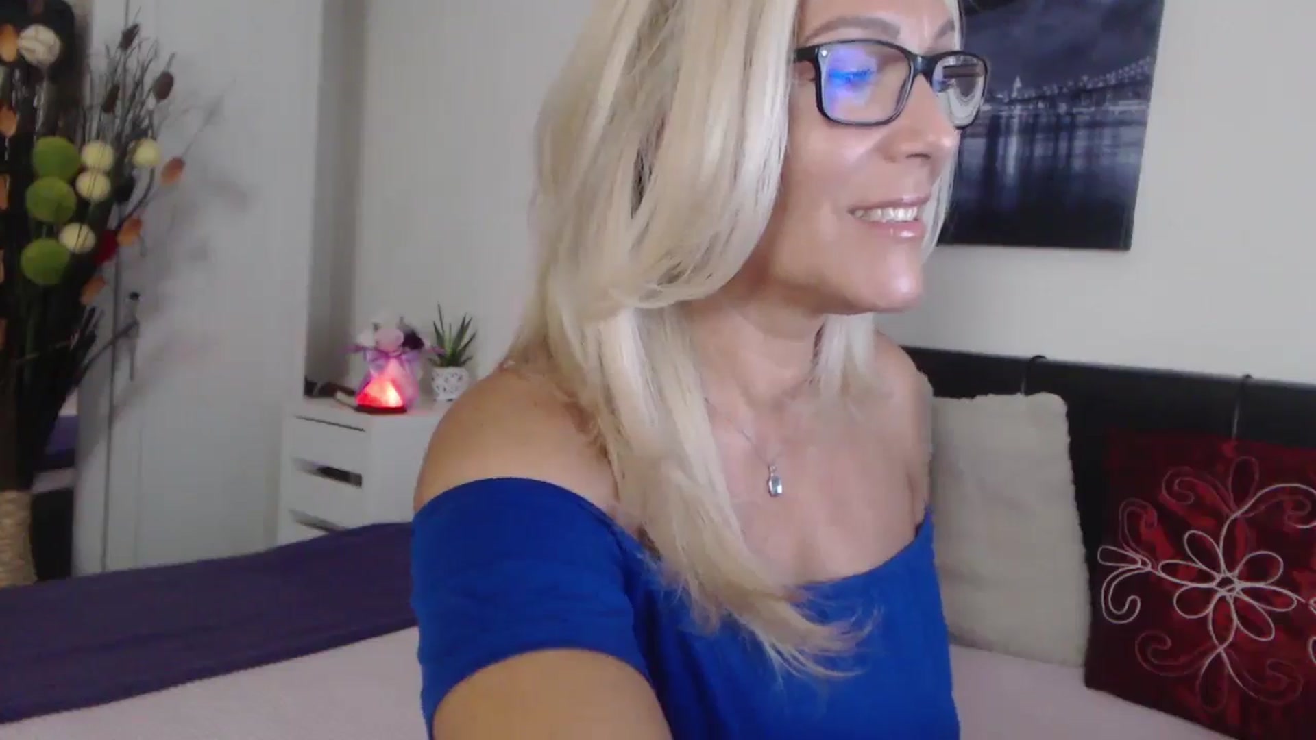Gallery image thumbnail from Reeya71's myfreecams stream on, 08/01/2025, 24:10 image 2 of 20