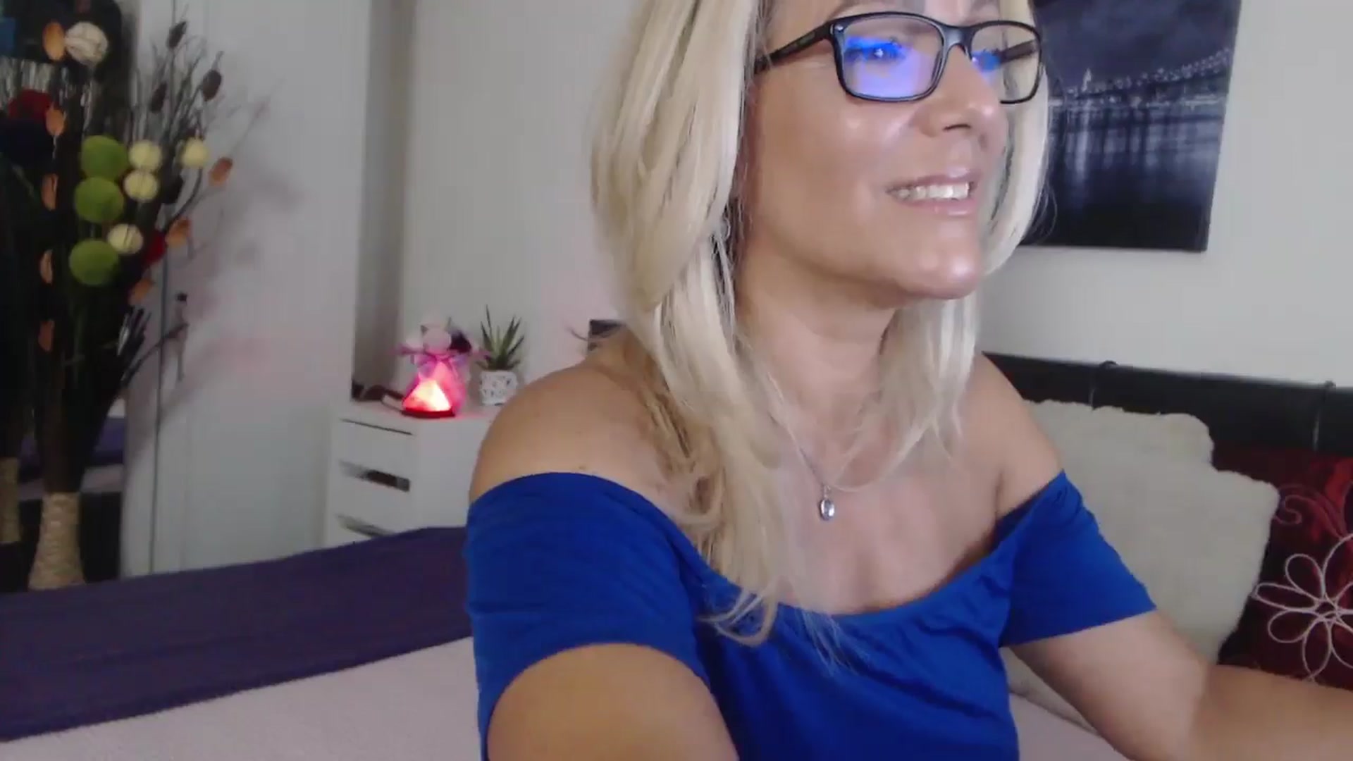 Gallery image thumbnail from Reeya71's myfreecams stream on, 08/01/2025, 02:27 image 16 of 20