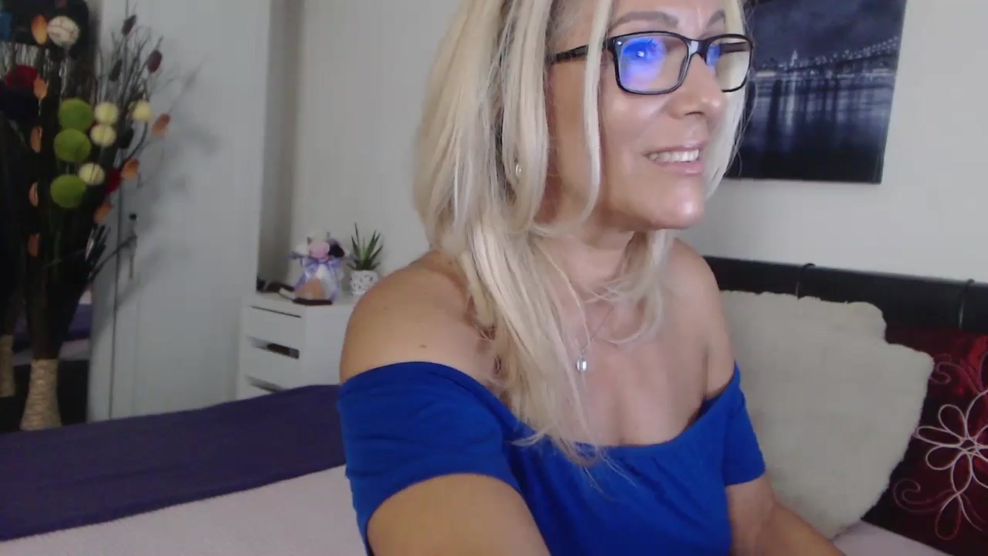 Gallery image thumbnail from Reeya71's myfreecams stream on, 08/01/2025, 02:27 image 11 of 20