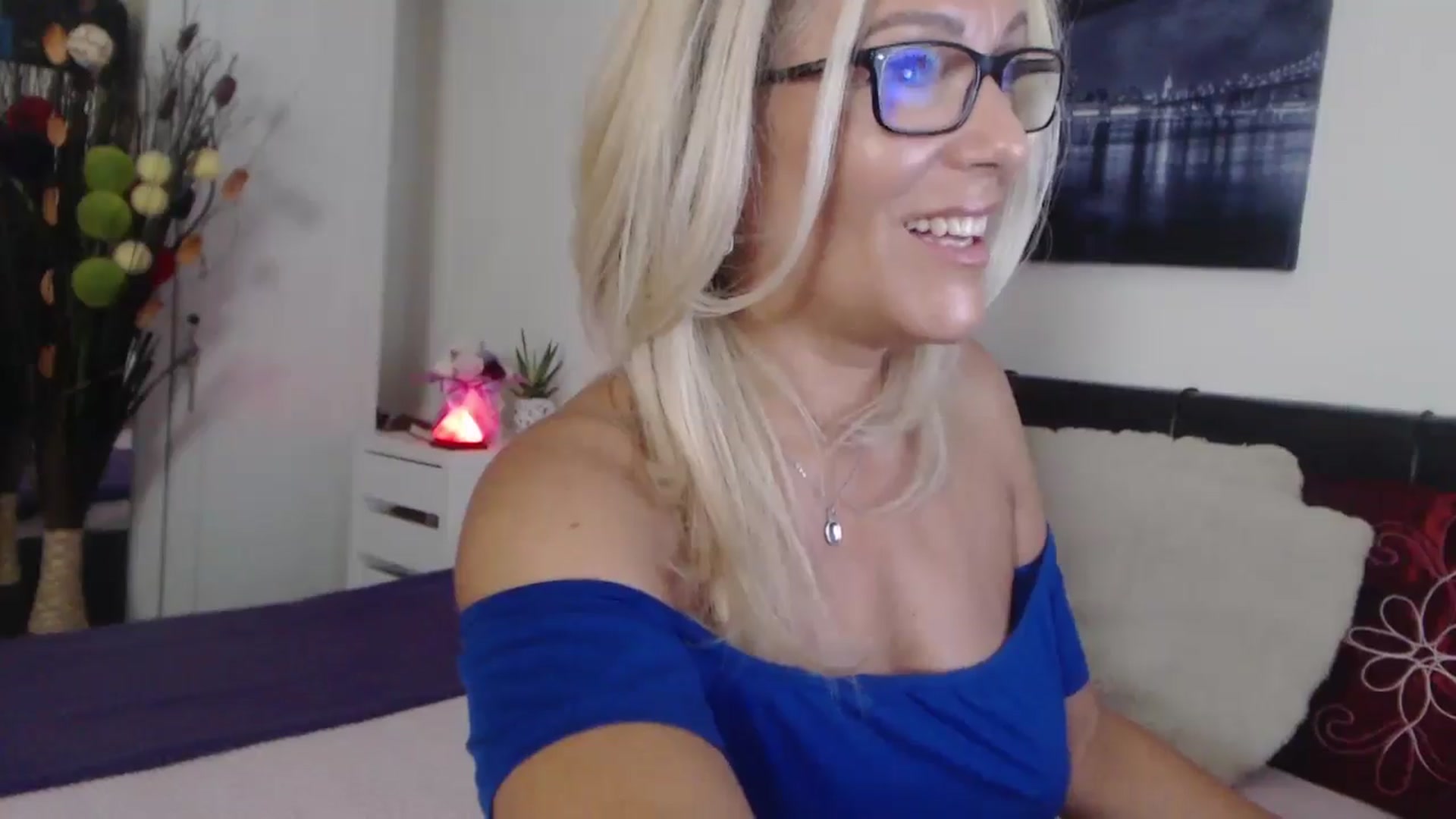 Gallery image thumbnail from Reeya71's myfreecams stream on, 08/01/2025, 02:27 image 6 of 20