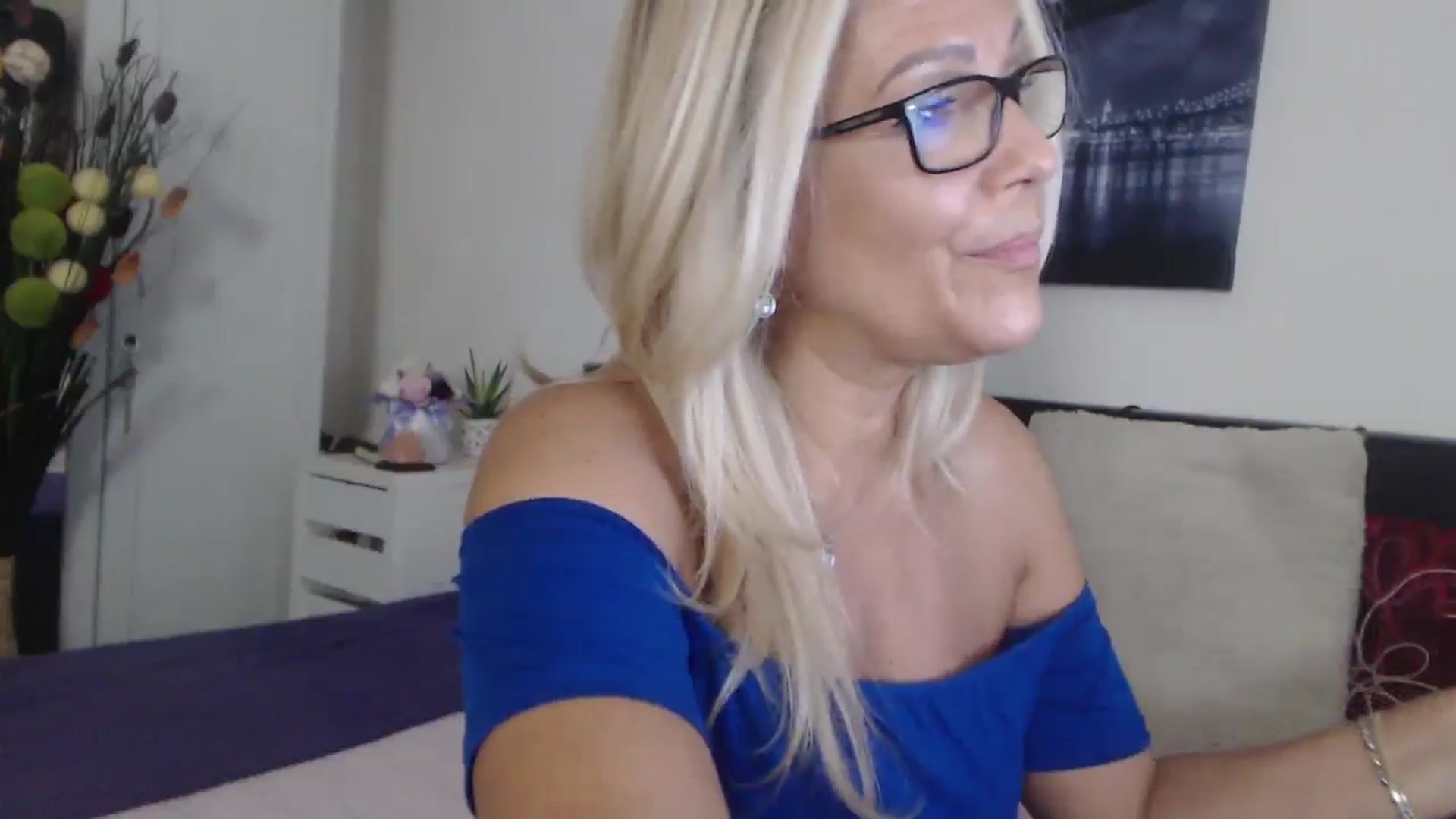 Gallery image thumbnail from Reeya71's myfreecams stream on, 08/01/2025, 06:43 image 6 of 20
