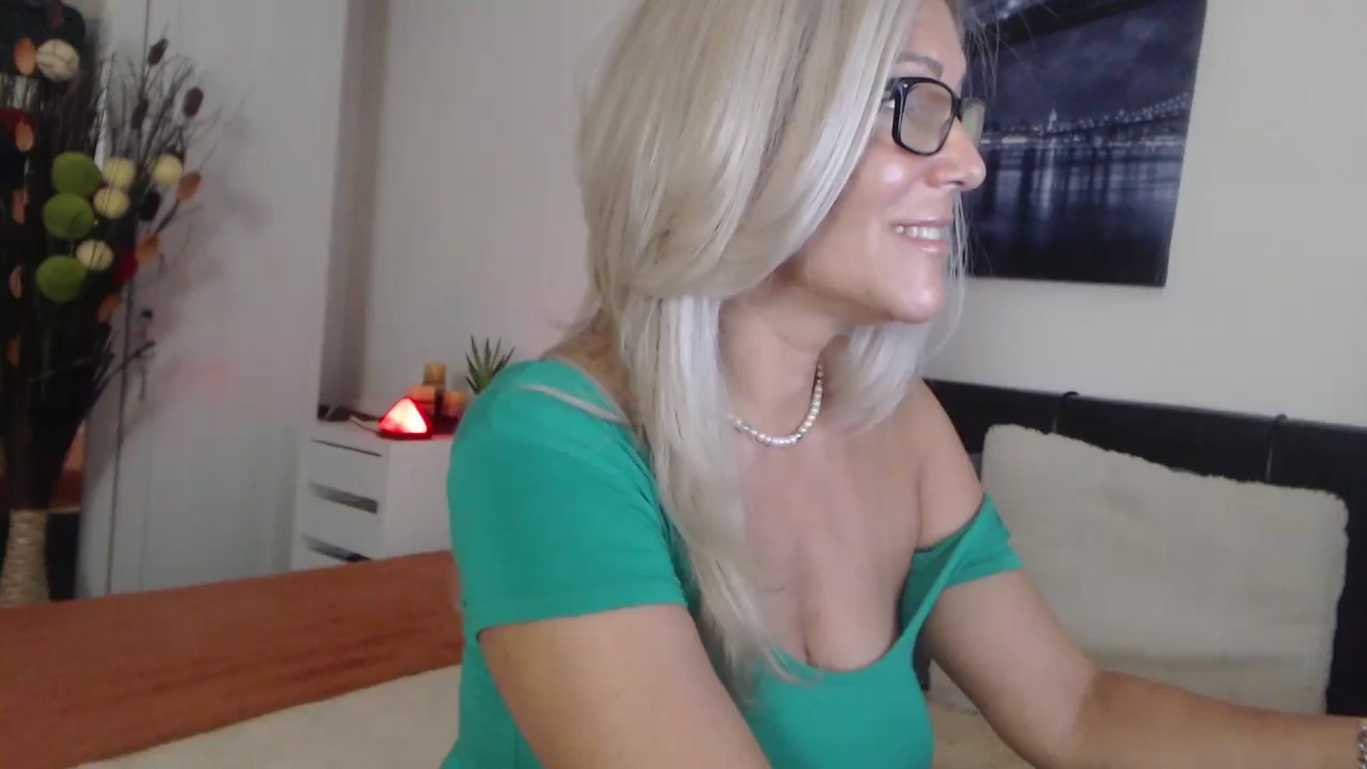Gallery image thumbnail from Reeya71's myfreecams stream on, 08/08/2025, 03:34 image 1 of 20