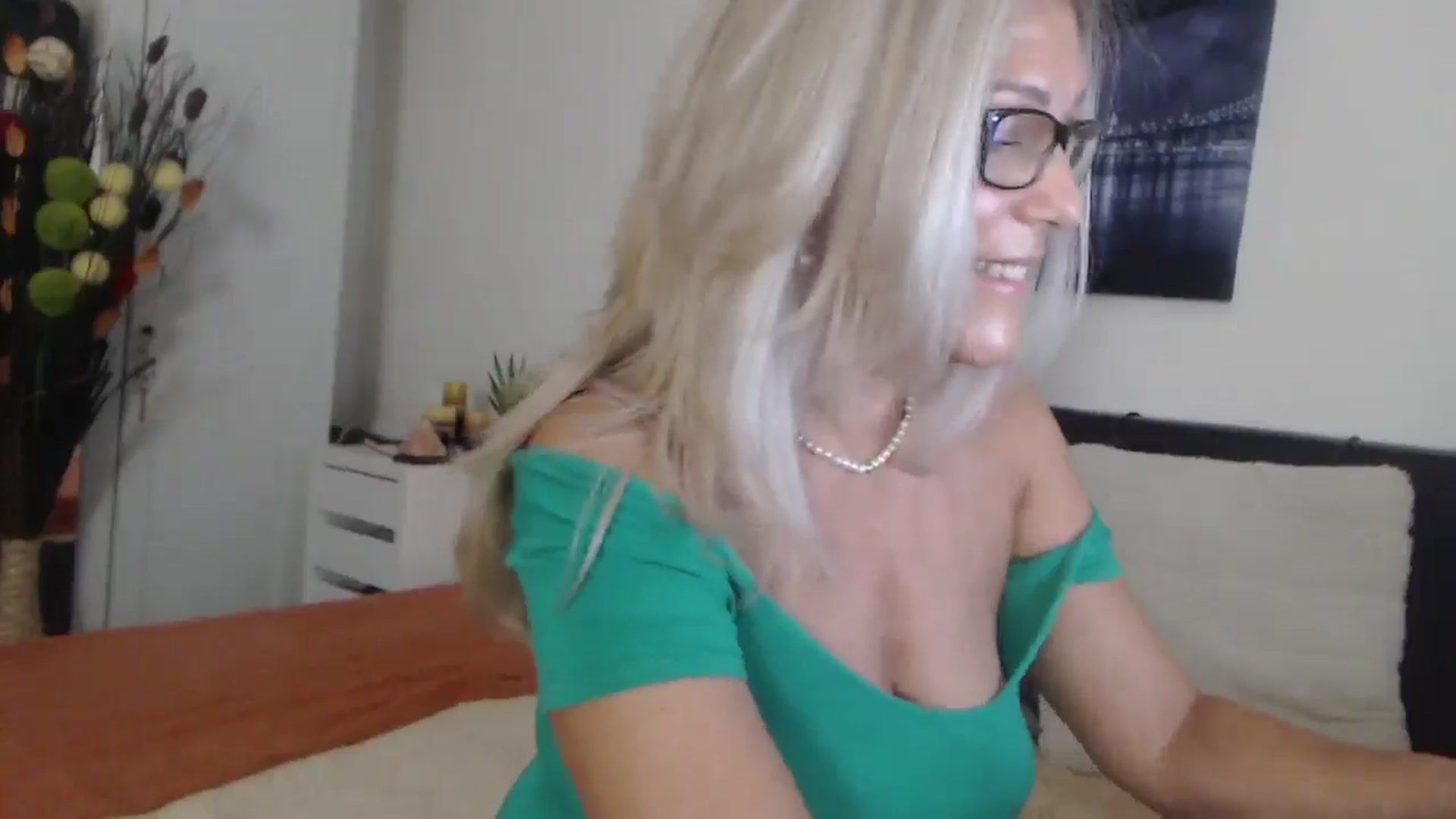 Gallery image thumbnail from Reeya71's myfreecams stream on, 08/08/2025, 03:58 image 13 of 20