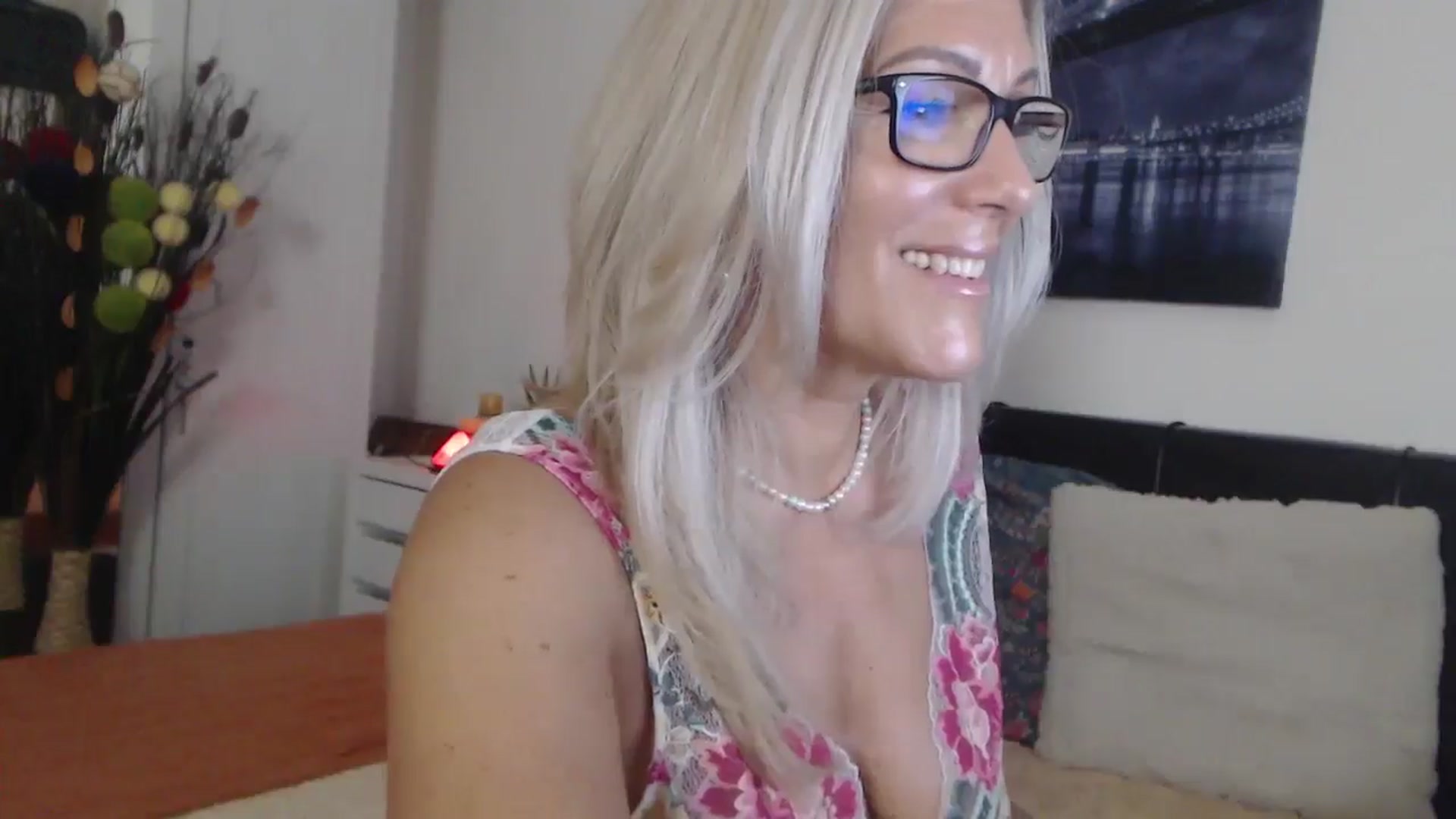 Gallery image thumbnail from Reeya71's myfreecams stream on, 08/09/2025, 01:37 image 6 of 20